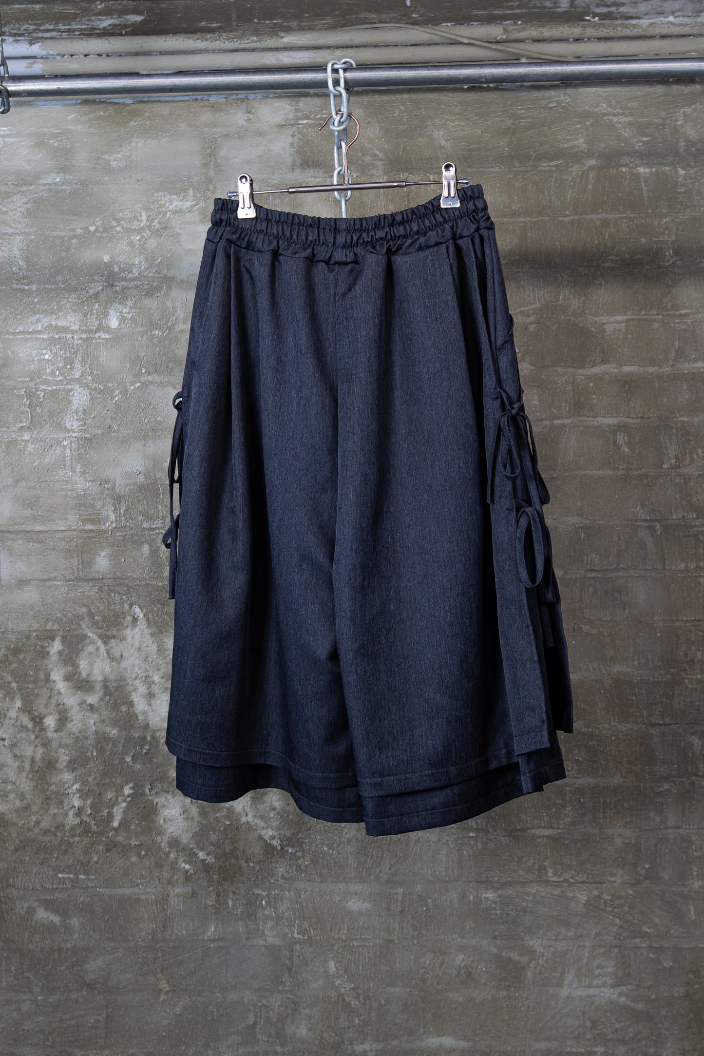 UTILITY LAYERED SHORTS — GREY