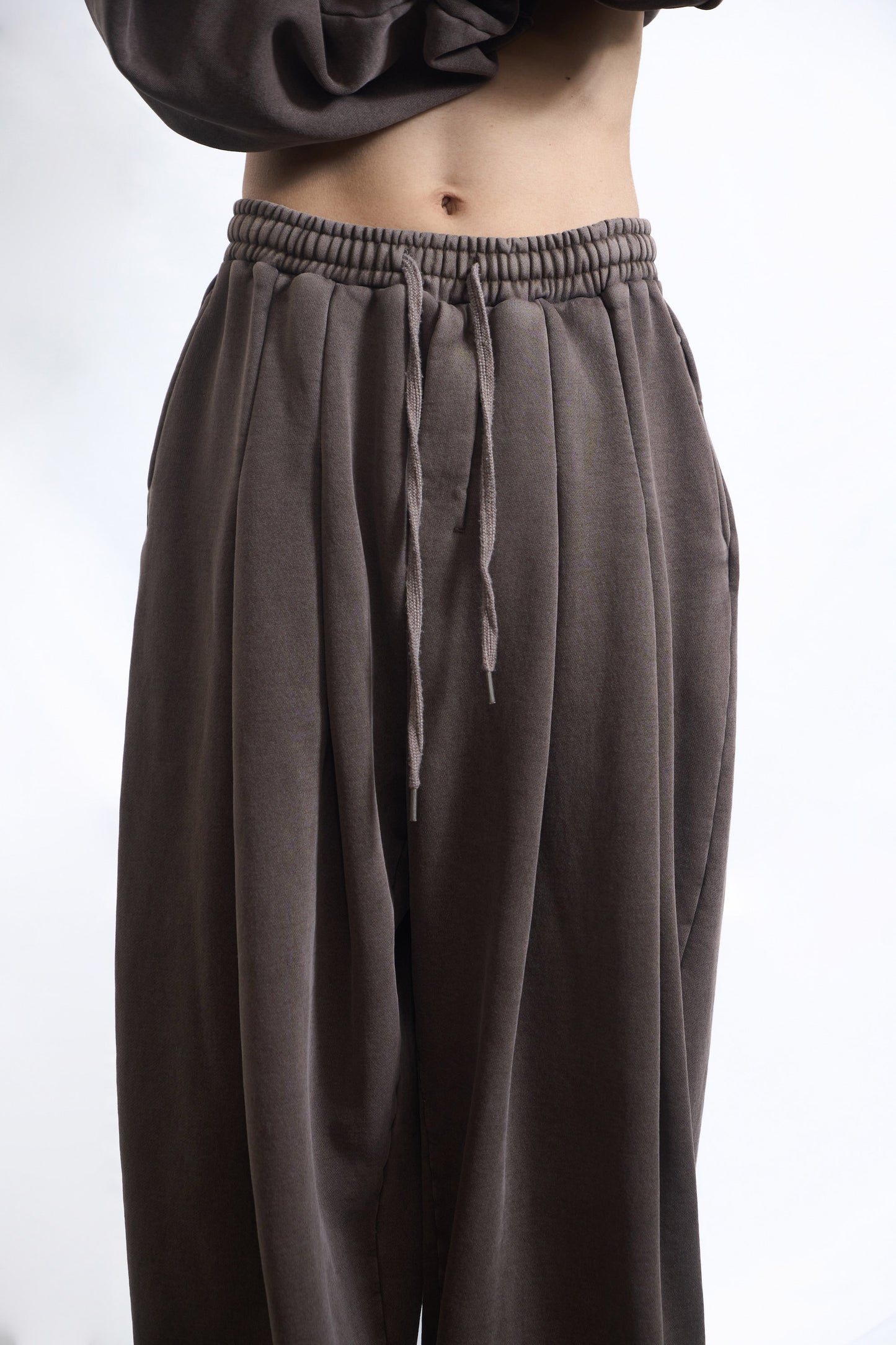 75-RC  FADE OVERSIZED TRACK PANTS COCOA