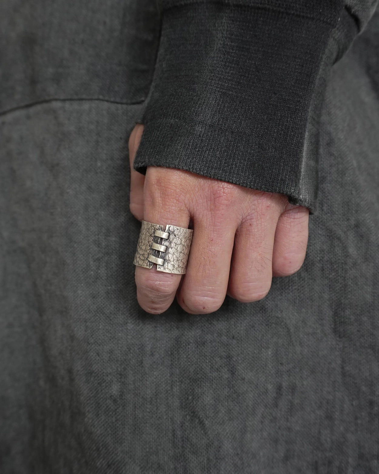 LEATHER THREE STICH RING