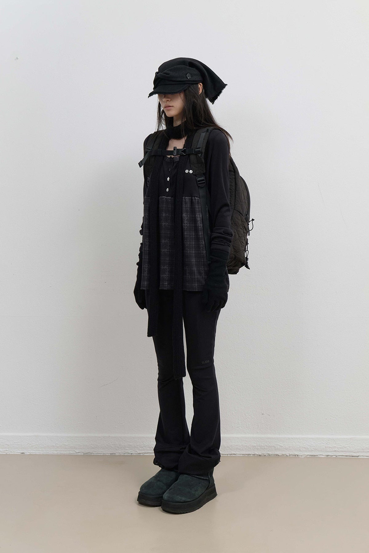 BUTTON SLIT BOOTCUT PANTS - BLACK