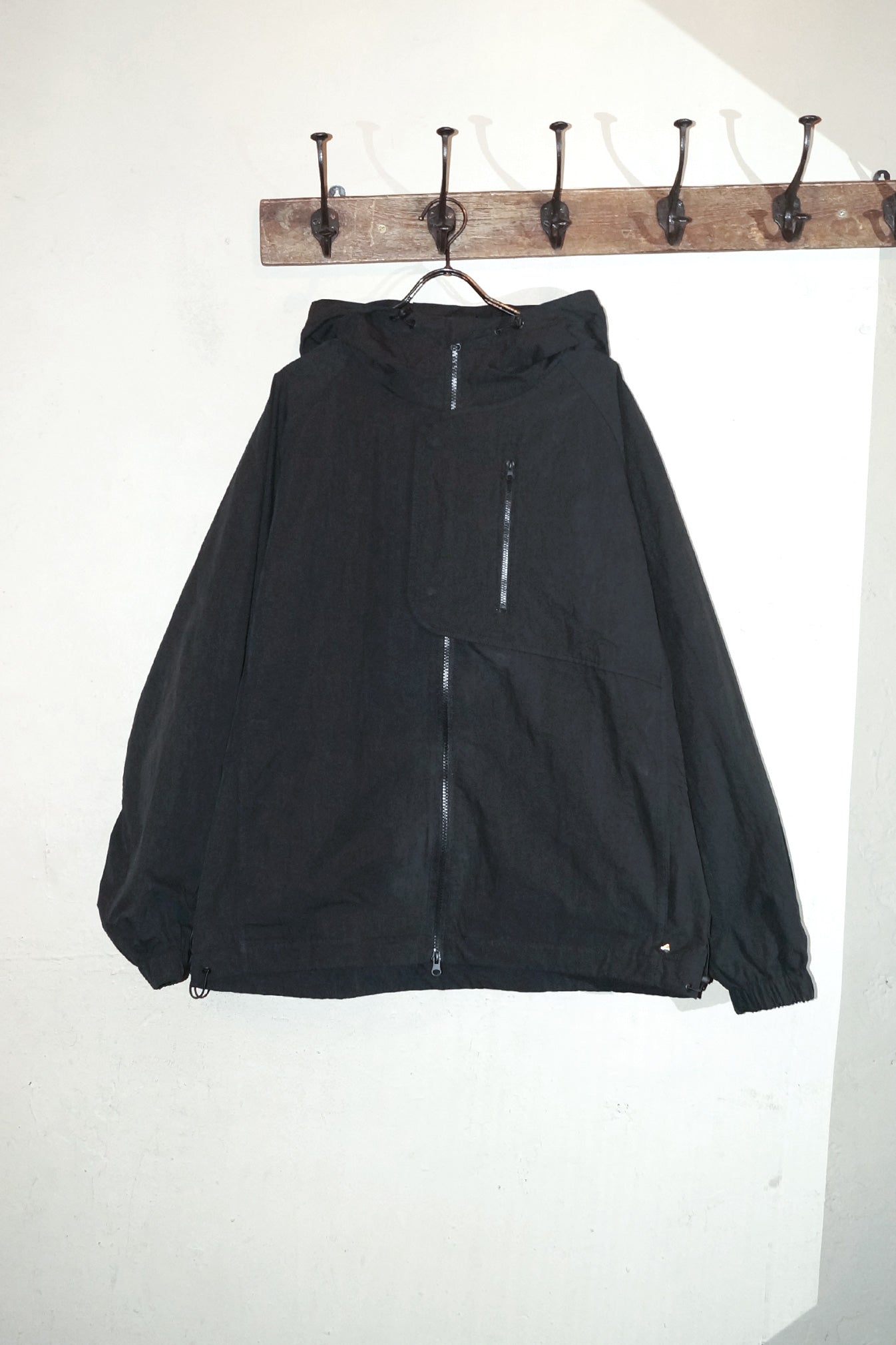 75-RC TECHNICAL UTILITY HOODED JACKET BLACK