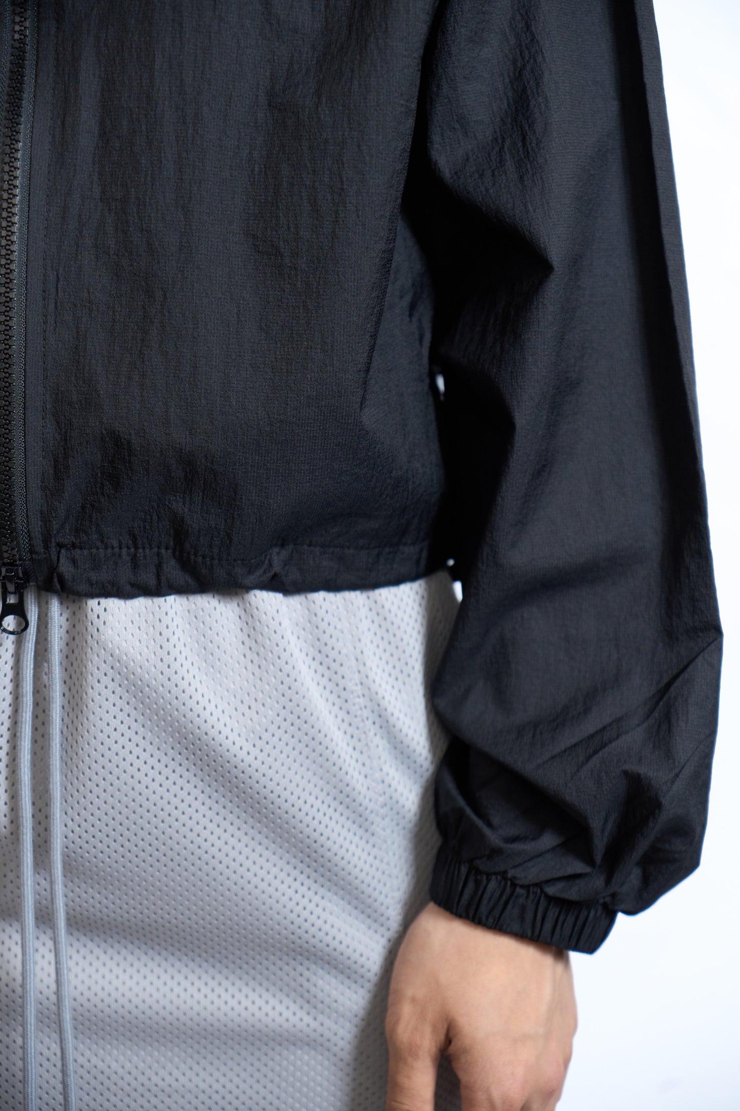 LACE TRIM ZIP-UP WINDBREAKER BLACK