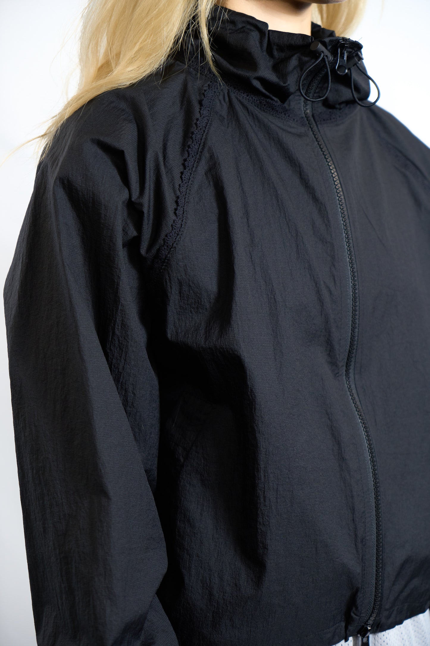 LACE TRIM ZIP-UP WINDBREAKER BLACK