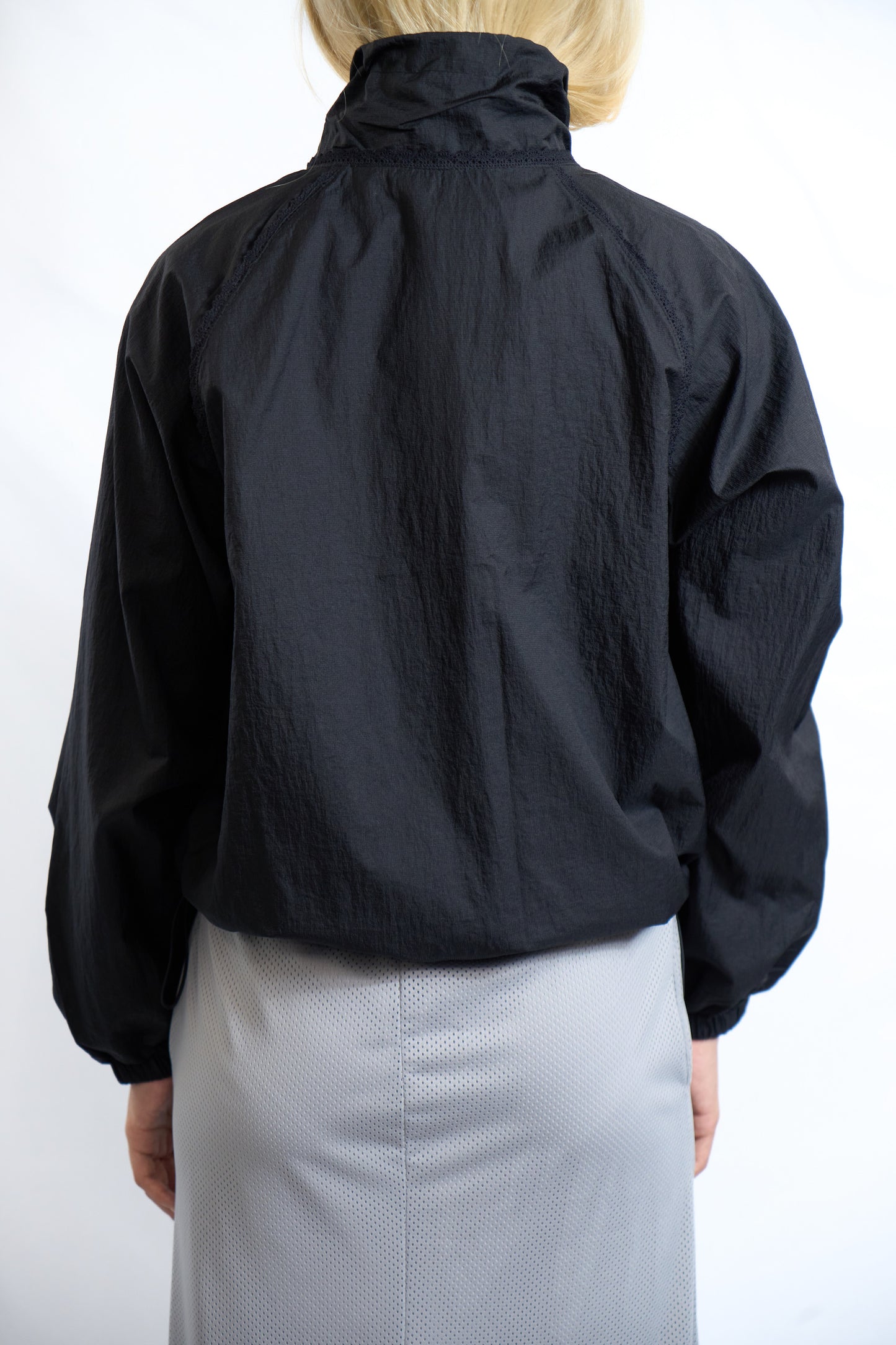 LACE TRIM ZIP-UP WINDBREAKER BLACK