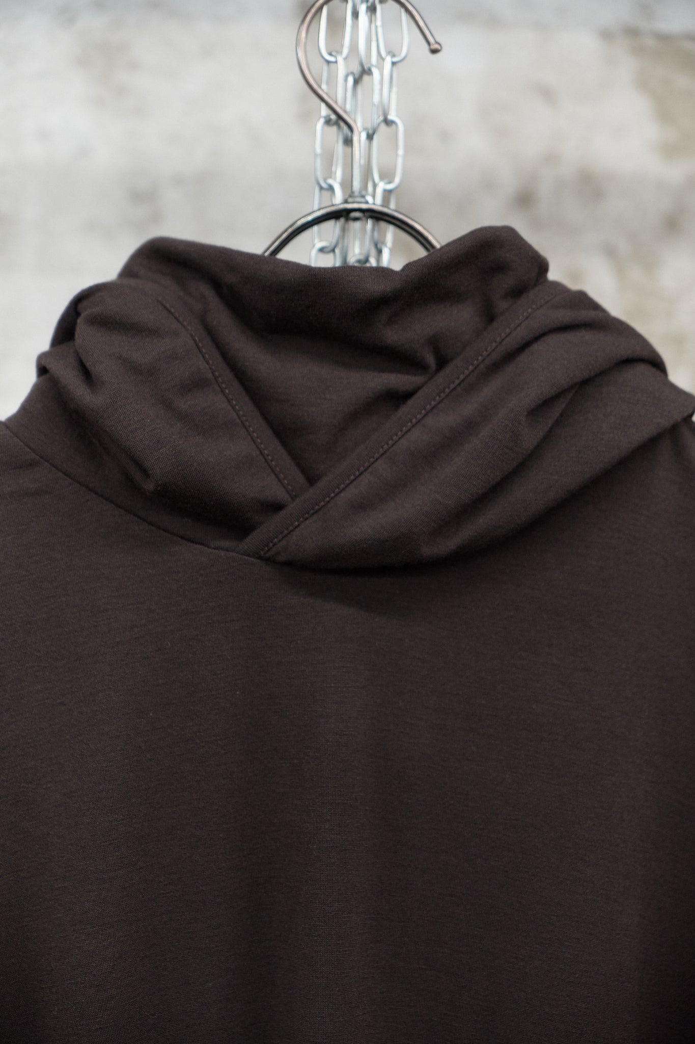 HIGH-NECK HOODED LONG SLEEVE BROWN