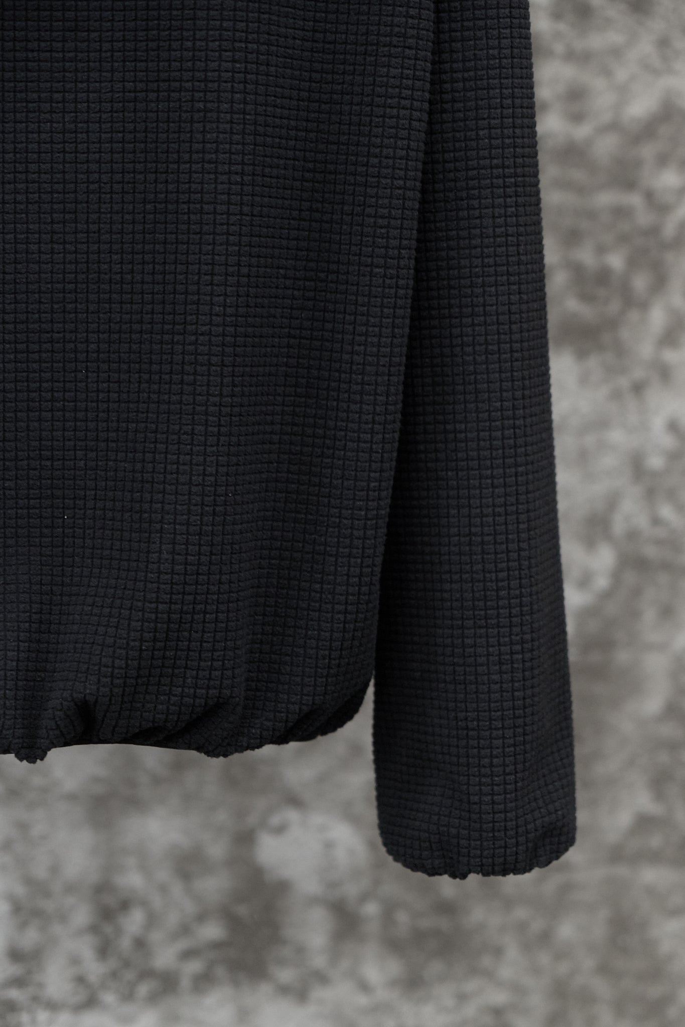 GRID-TEXTURED HOODED SWEATSHIRT - BLACK