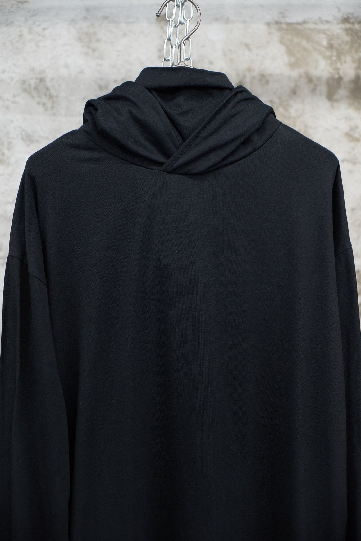 HIGH-NECK HOODED LONG SLEEVE - BLACK