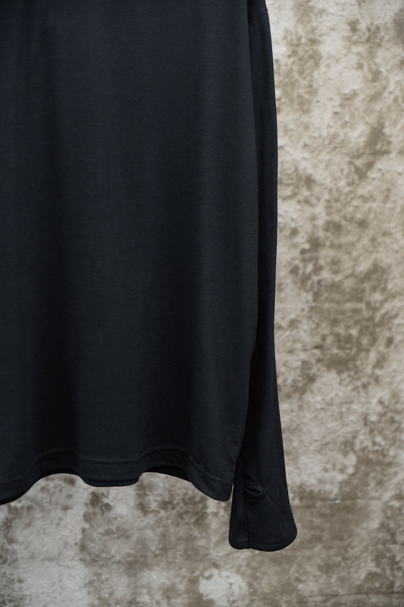 HIGH-NECK HOODED LONG SLEEVE - BLACK