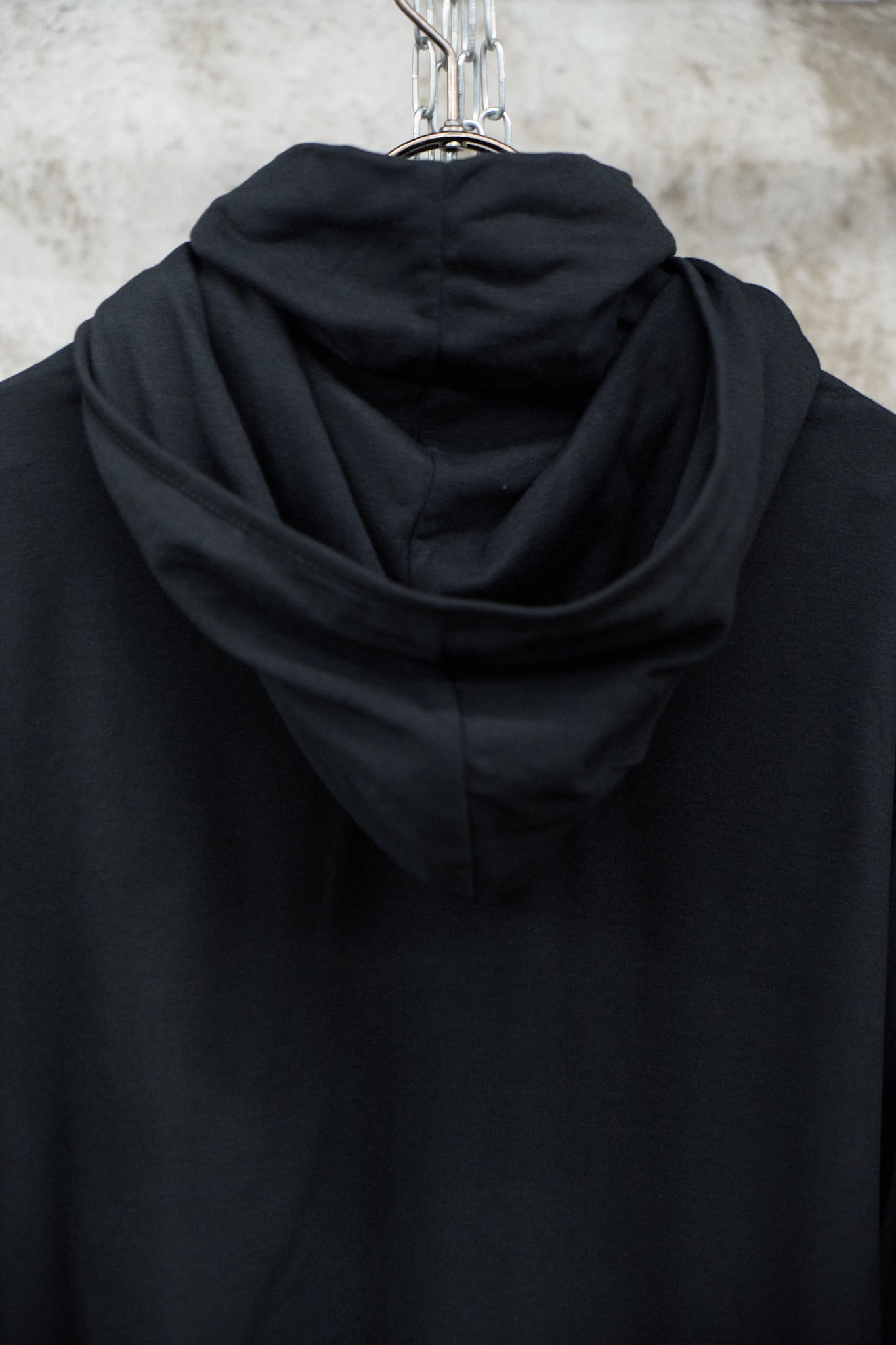 HIGH-NECK HOODED LONG SLEEVE - BLACK