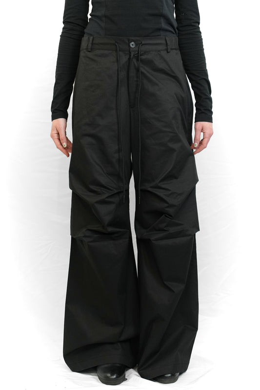 BLACK COTTON WIDE-LEG PANTS WITH STRUCTURED PLEATS