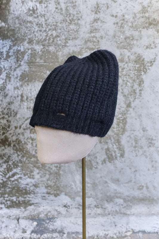 SCULPTED KNIT BEANIE - BLACK