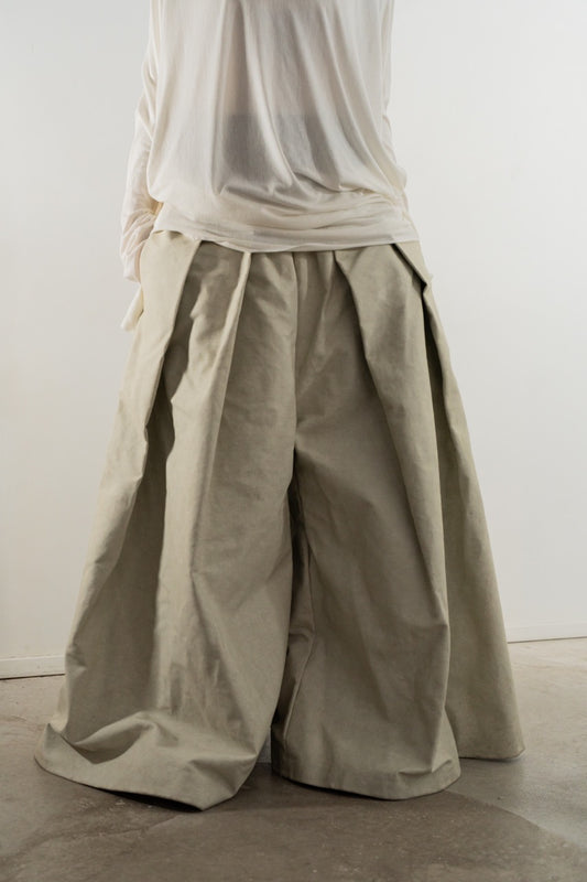 WHITE OVERSIZED TROUSERS