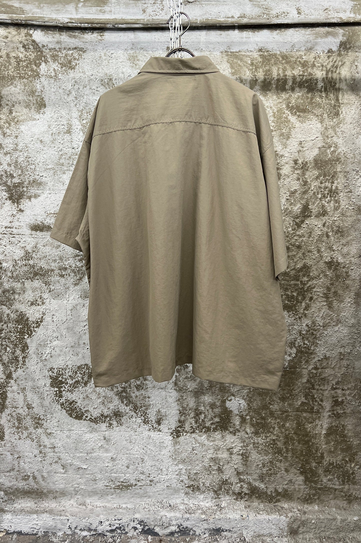 OVERSIZED UTILITY SHORT-SLEEVE SHIRT — CAMEL