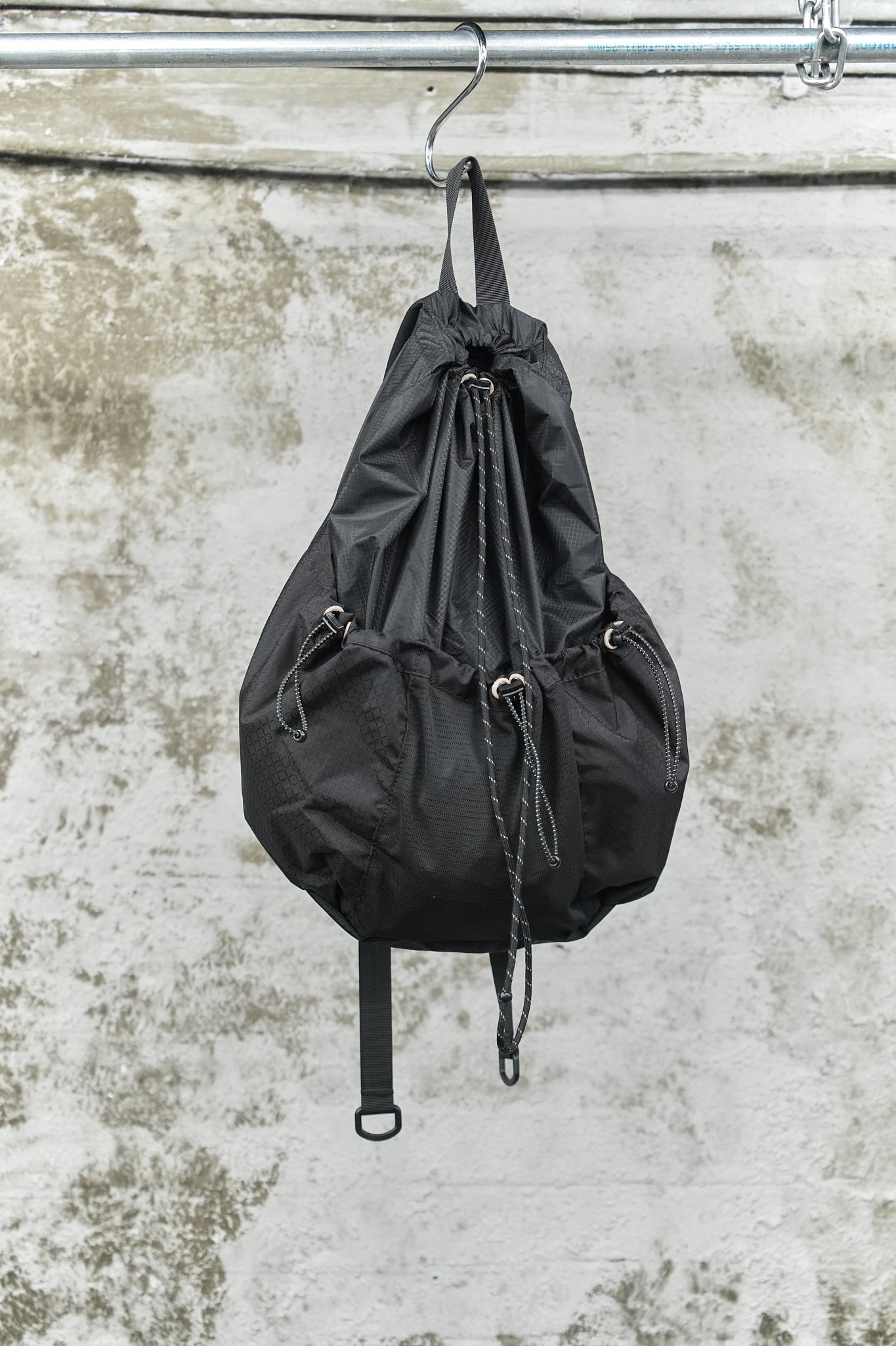 BLACK RIPSTOP DRAWSTRING PACK