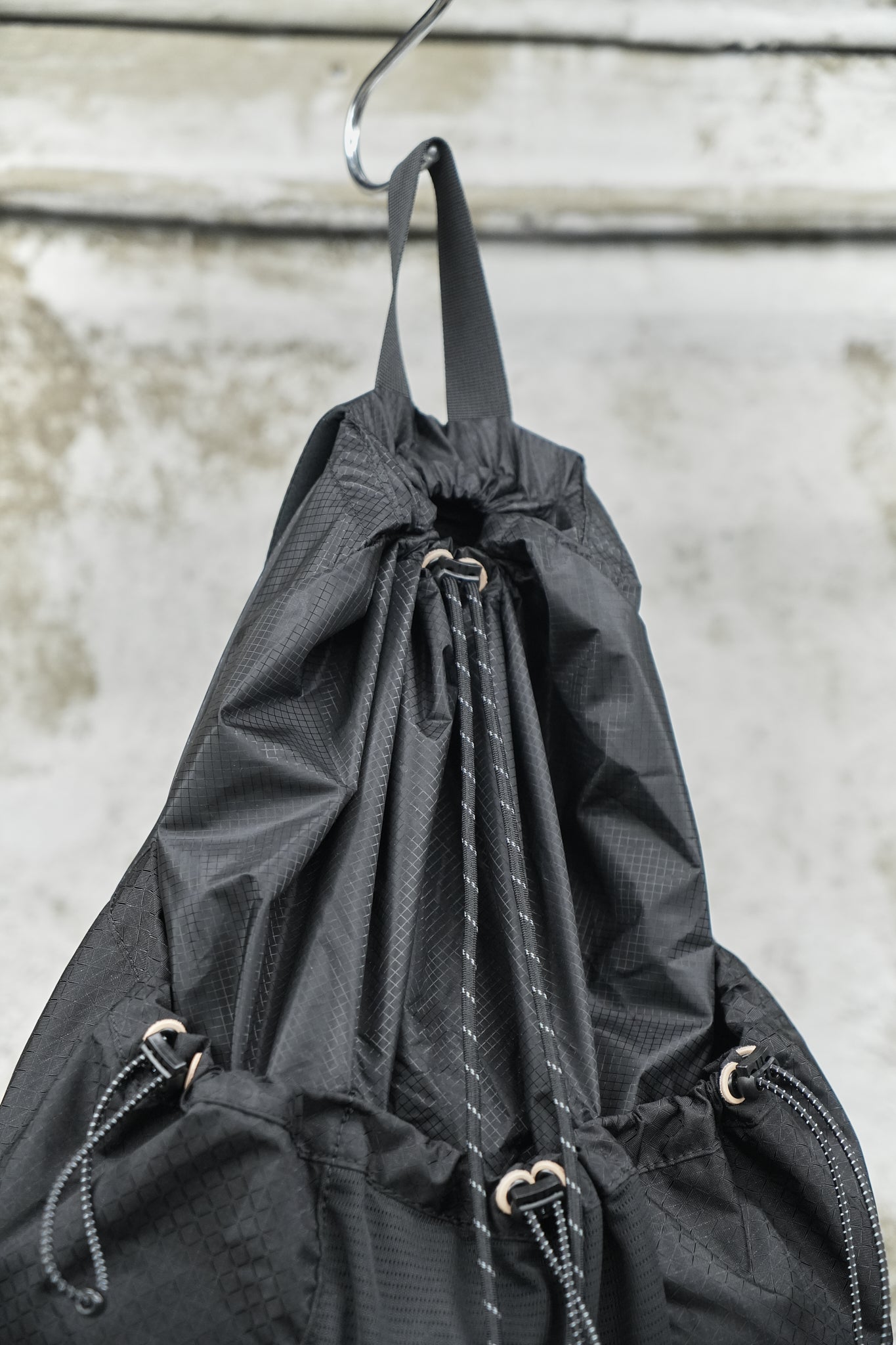 BLACK RIPSTOP DRAWSTRING PACK