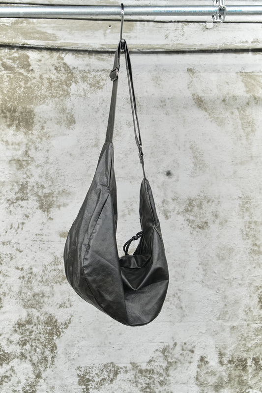 BLACK LEATHER SHOULDER BAG