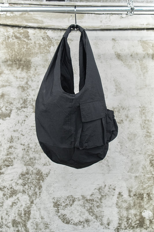 BLACK LIGHTWEIGHT SHOULDER TOTE
