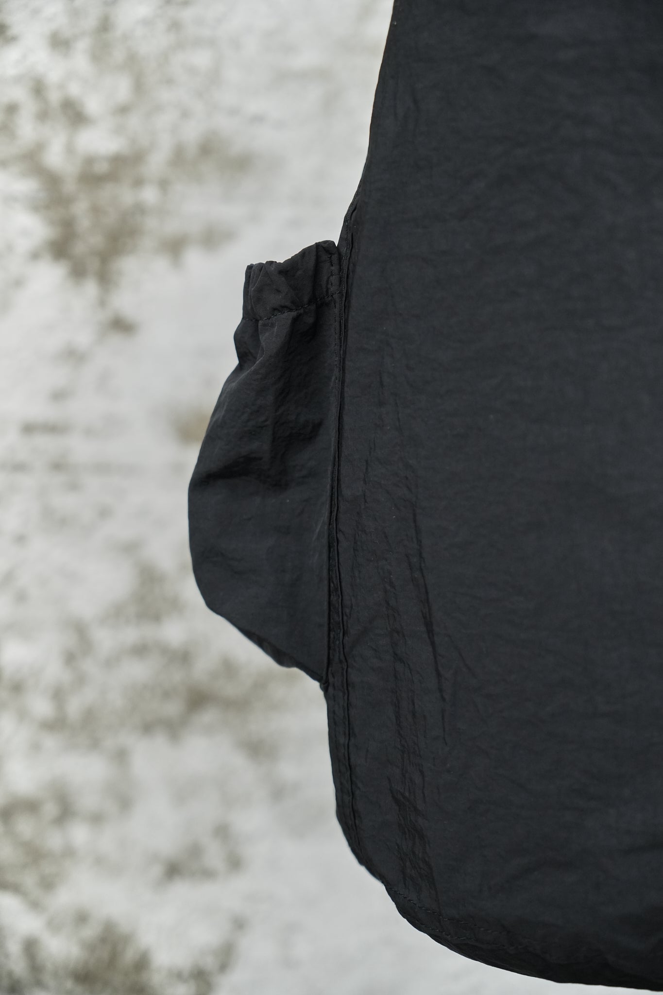 BLACK LIGHTWEIGHT SHOULDER TOTE