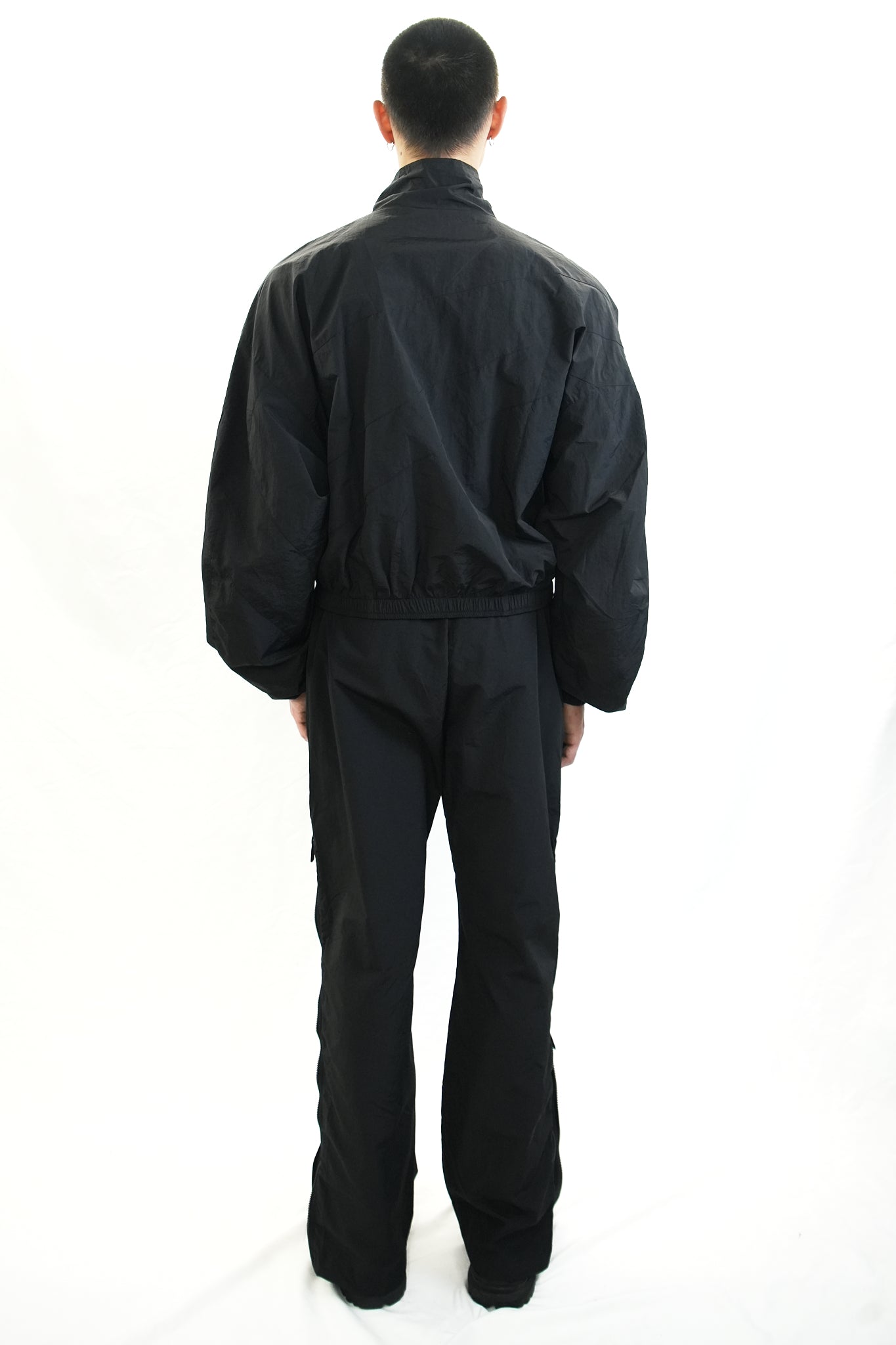 BLACK LIGHTWEIGHT ZIP JACKET