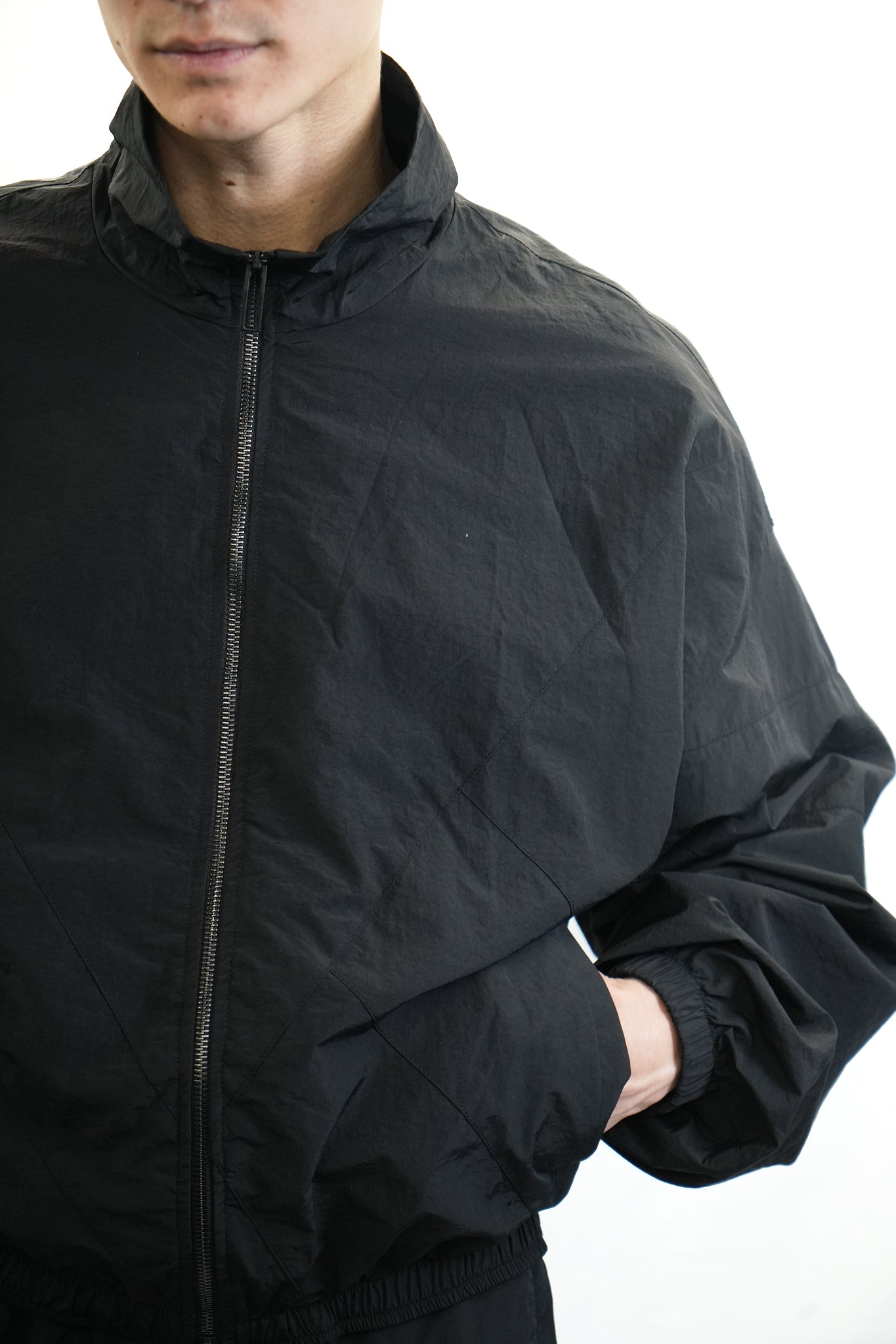 BLACK LIGHTWEIGHT ZIP JACKET
