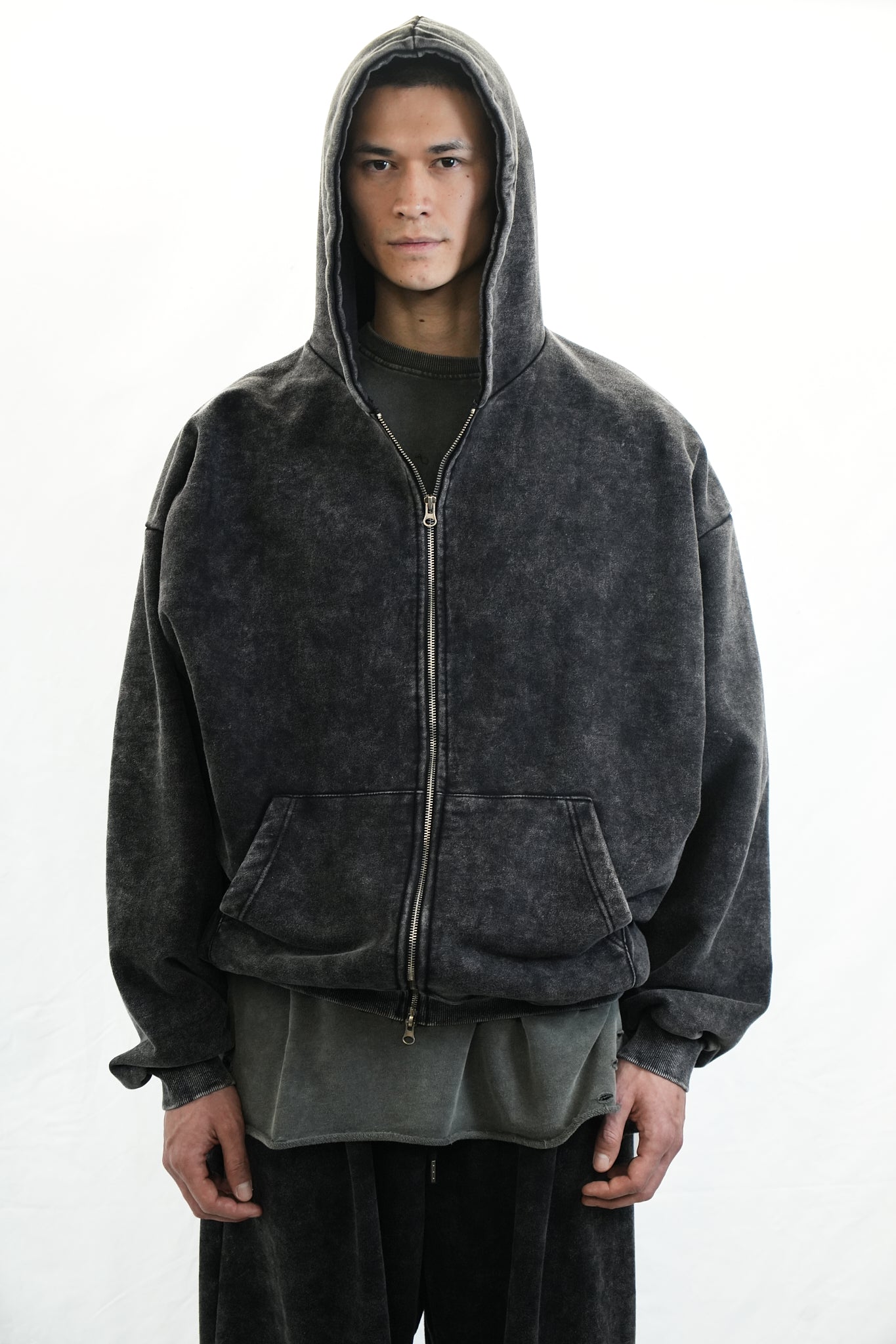 WASHED ZIP-UP HOODED SWEATSHIRT