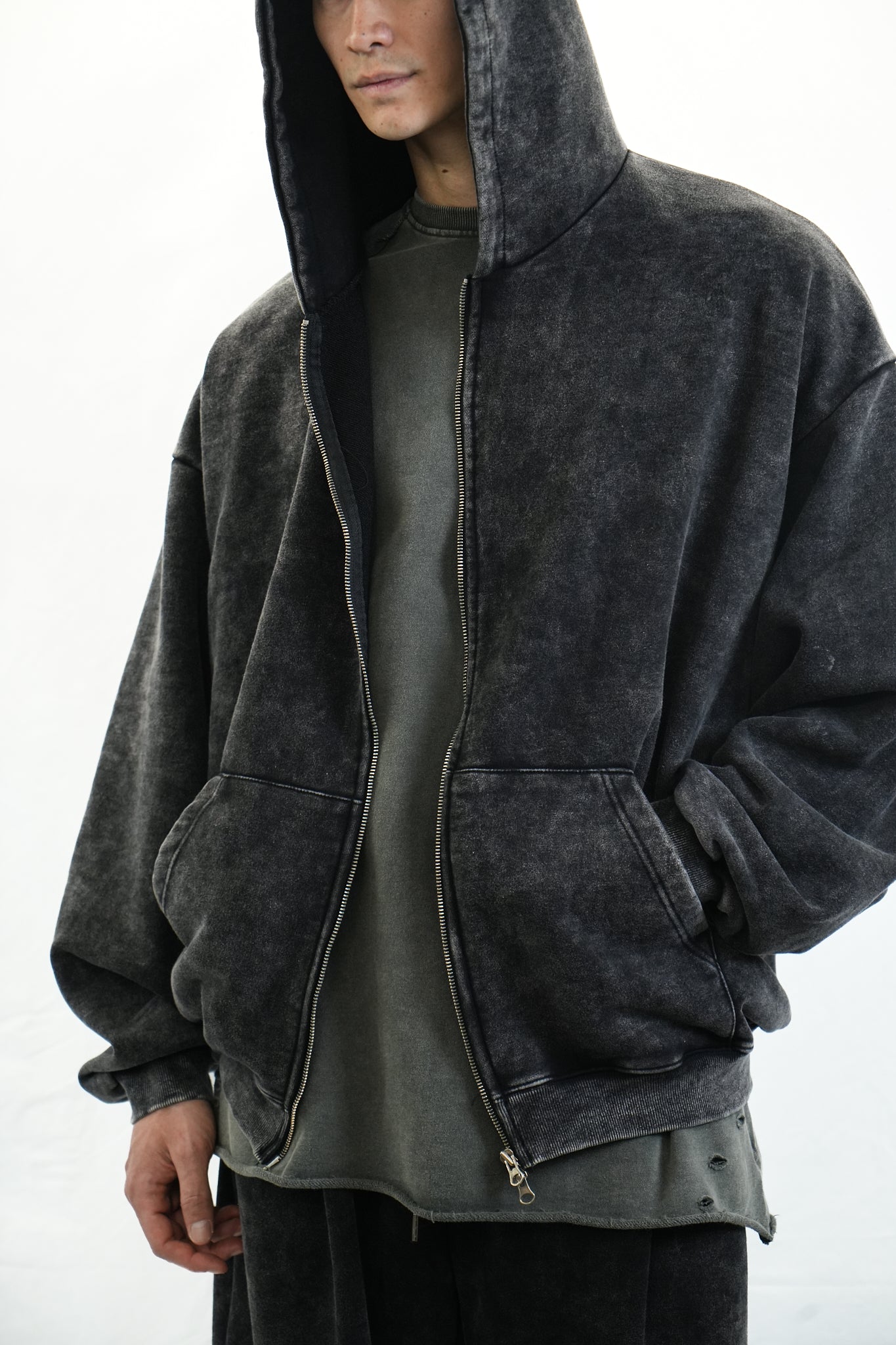 WASHED ZIP-UP HOODED SWEATSHIRT