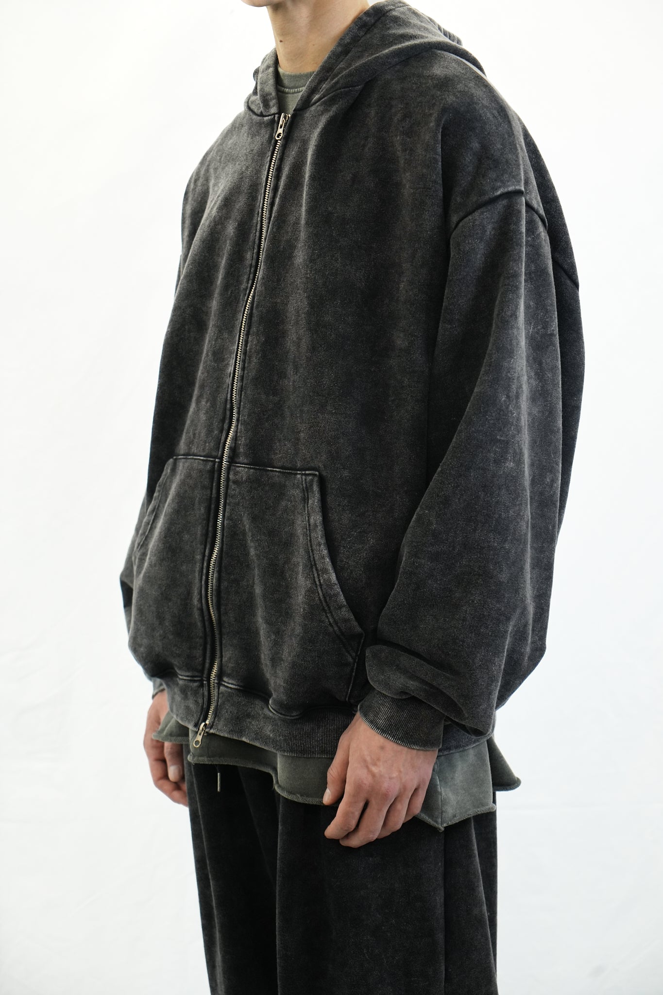 WASHED ZIP-UP HOODED SWEATSHIRT