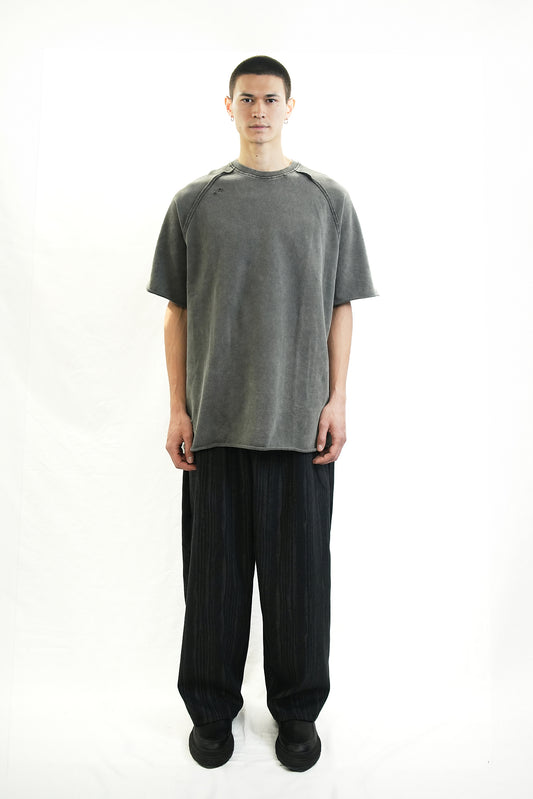 GARMENT-DYED DISTRESSED RAGLAN T-SHIRT GREY