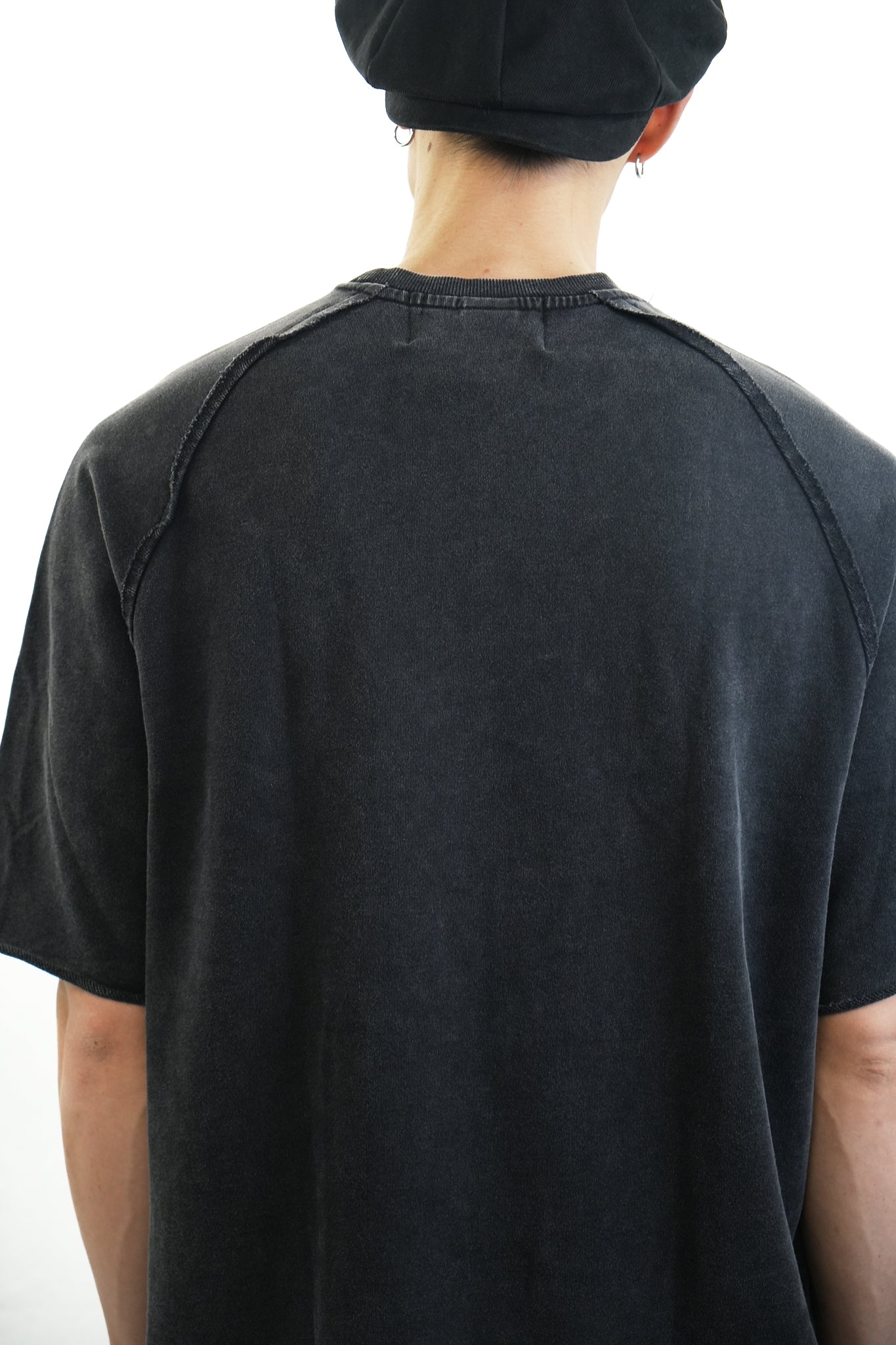 GARMENT-DYED DISTRESSED RAGLAN T-SHIRT BLACK