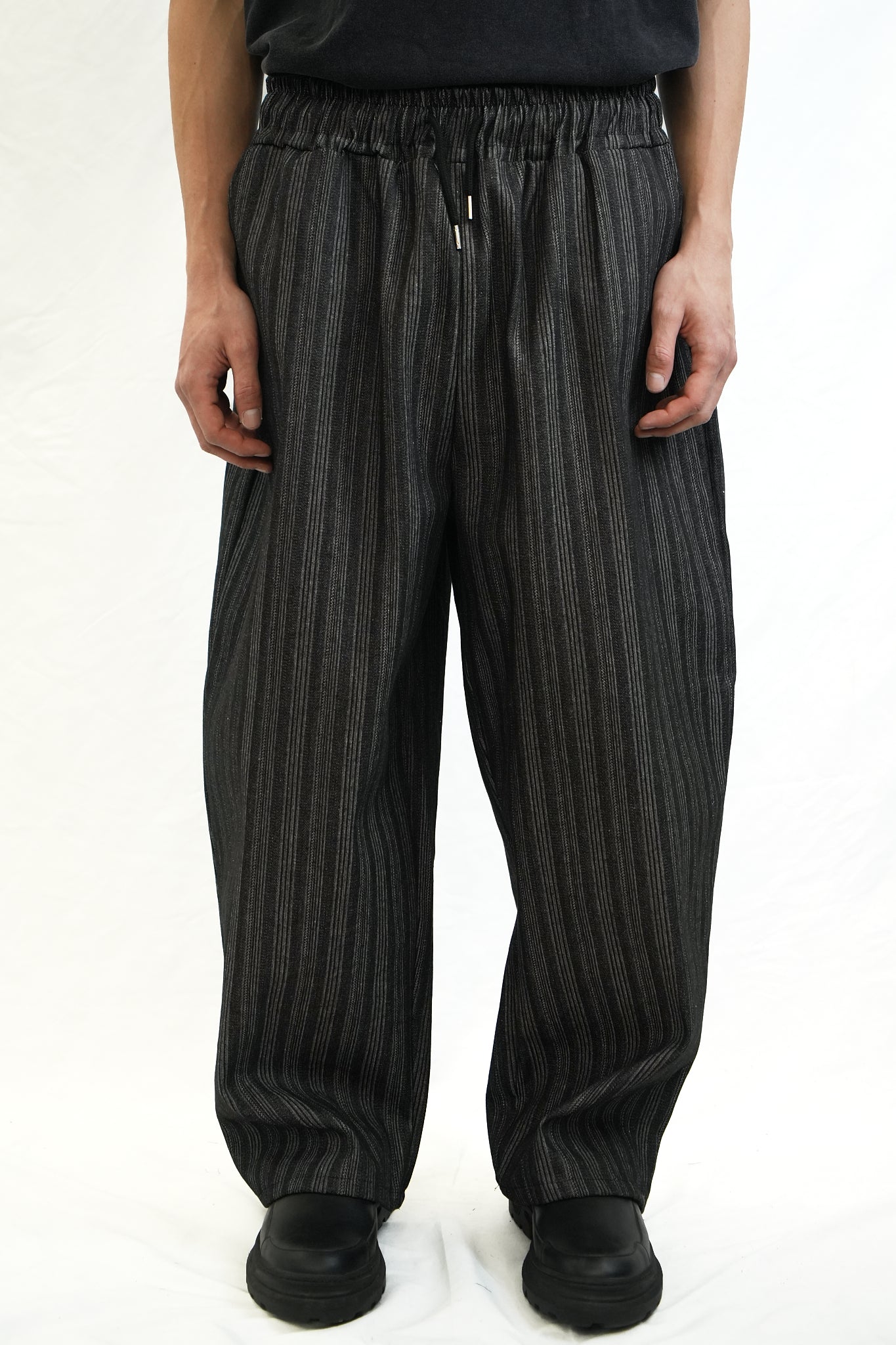 STRIPED TEXTURE DRAWSTRING PANTS
