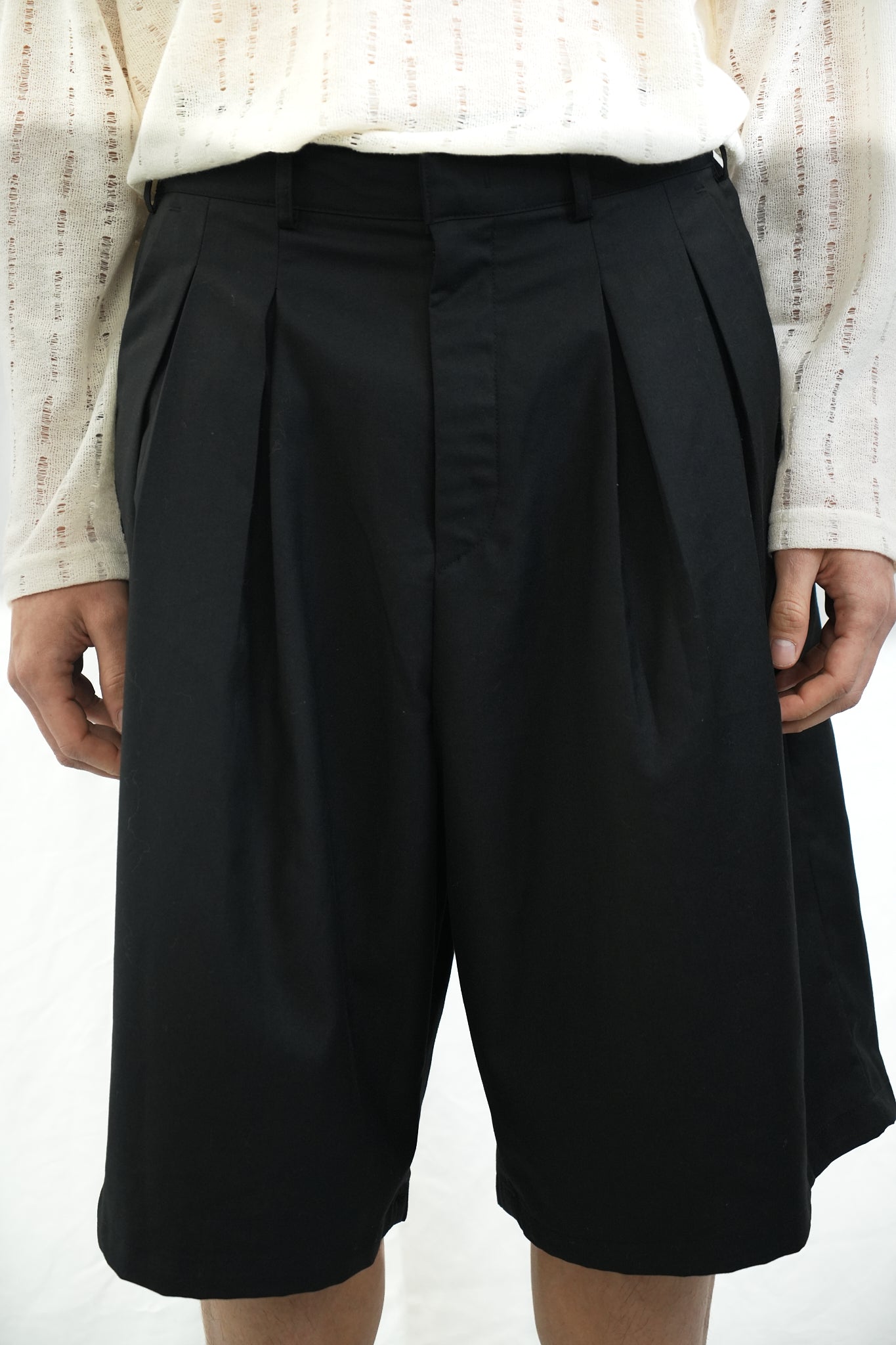BLACK PLEATED BERMUDAS SHORTS