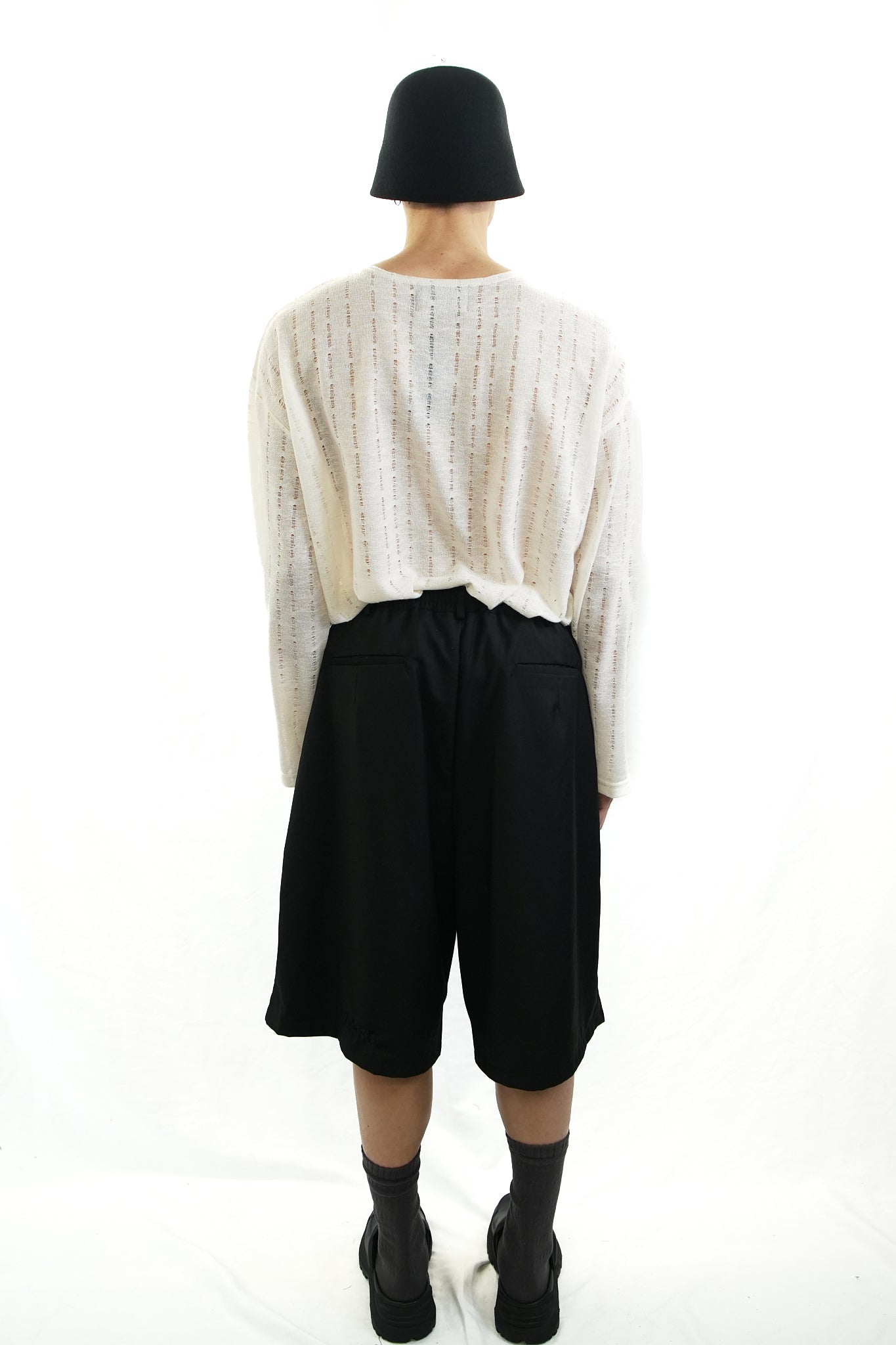 BLACK PLEATED BERMUDAS SHORTS