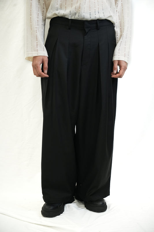 BLACK PLEATED TROUSERS