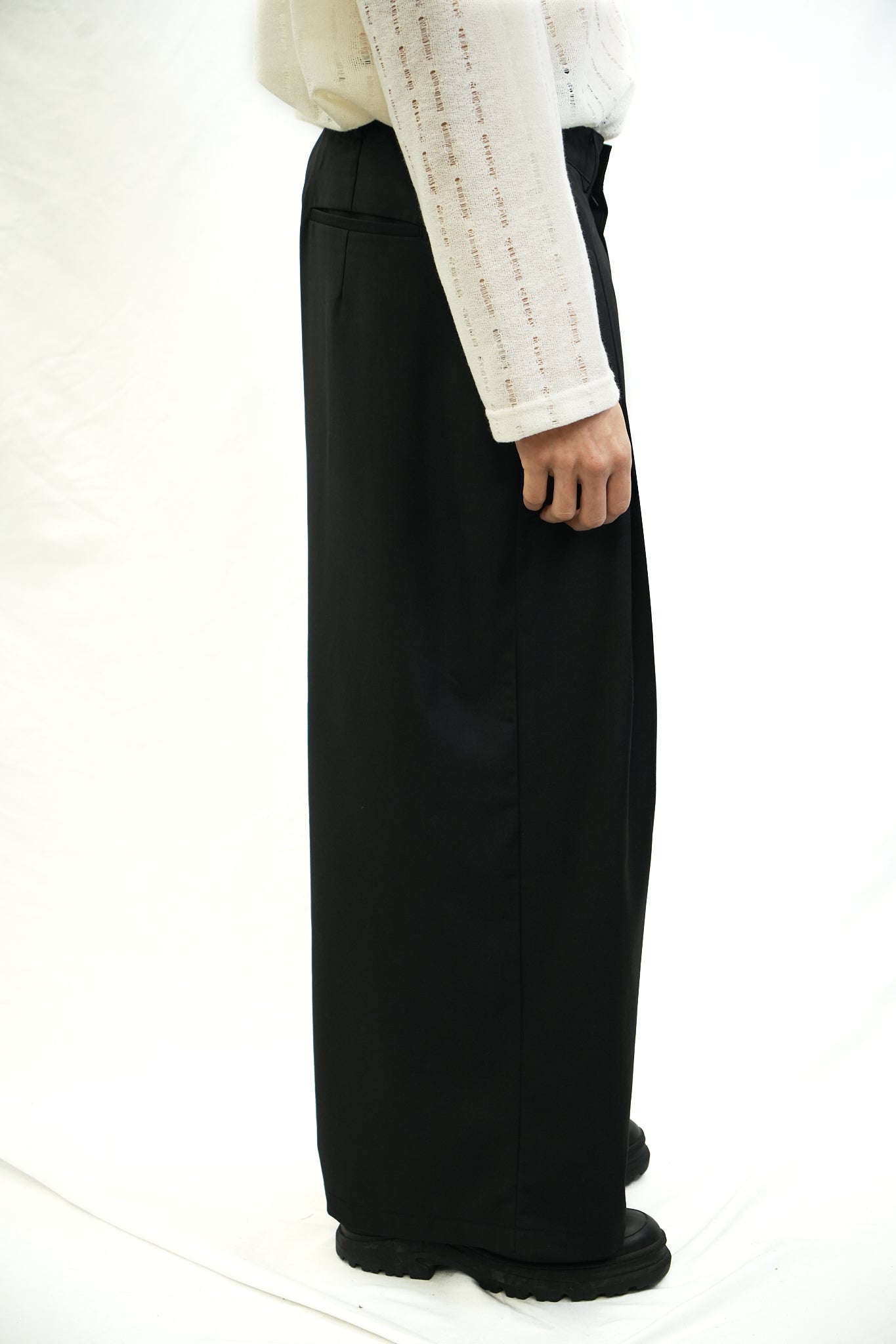 BLACK PLEATED TROUSERS