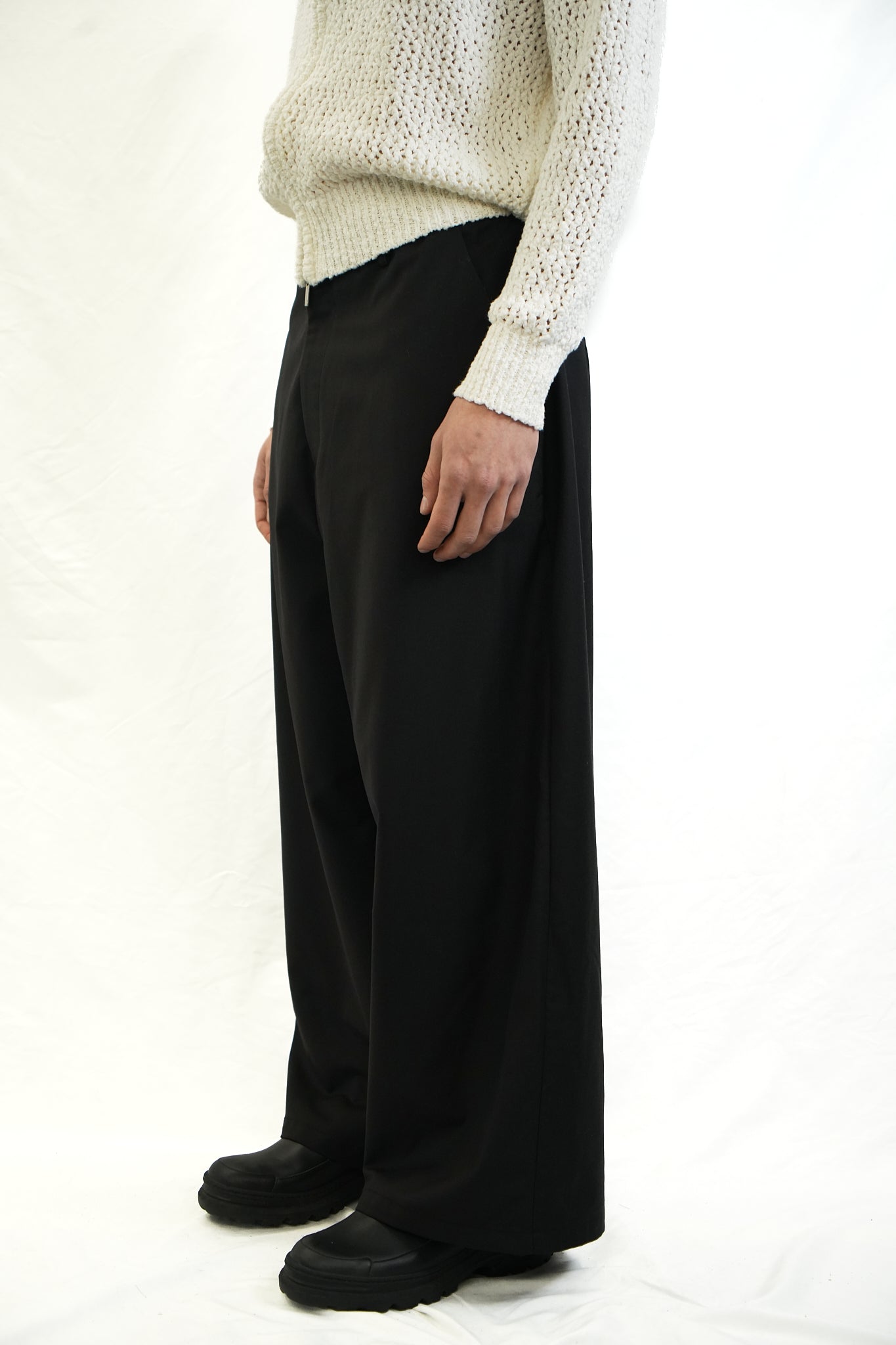 WIDE-LEG TAILORED TROUSERS
