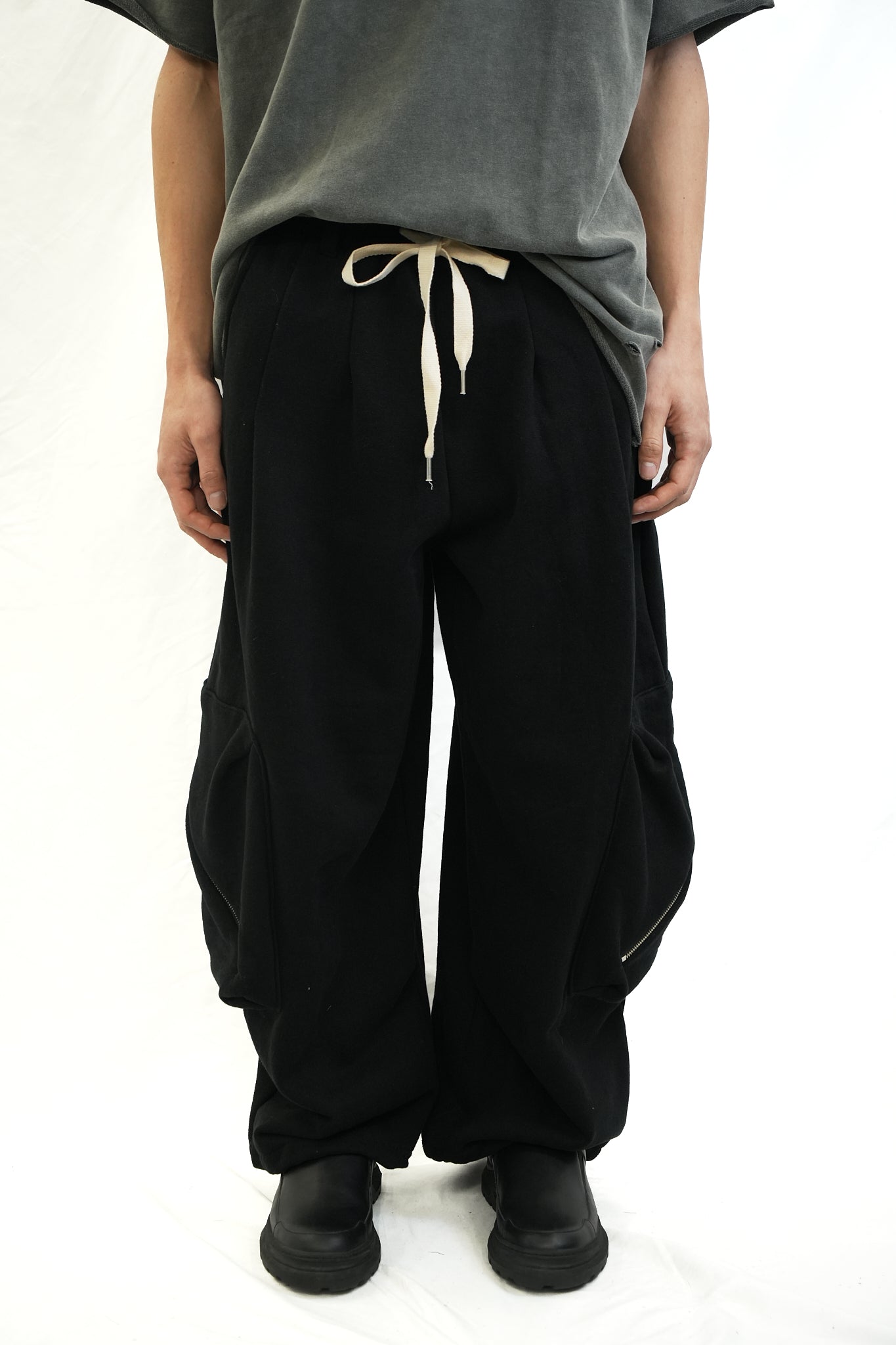 DRAWSTRING CARGO SWEATPANTS