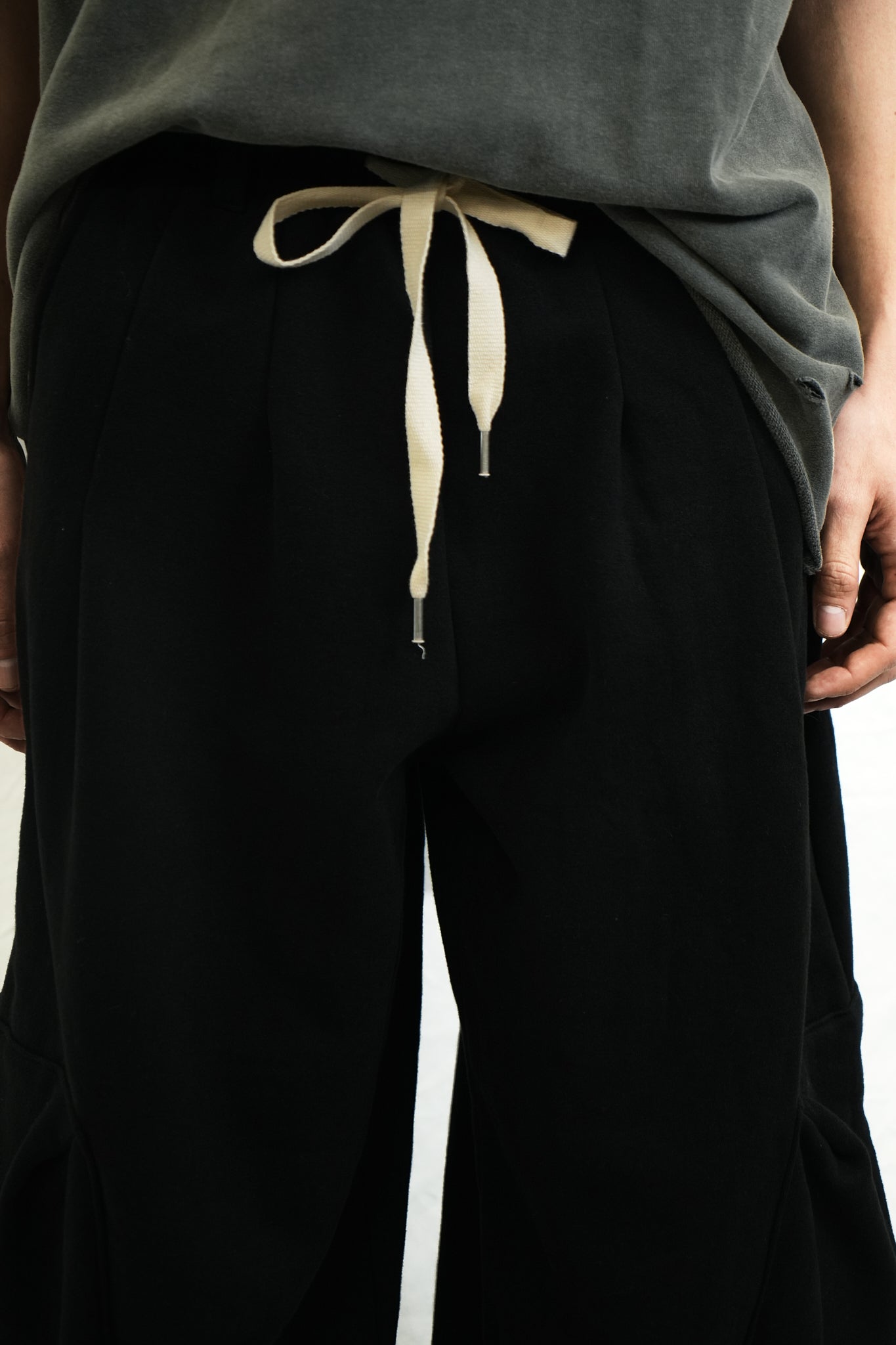 DRAWSTRING CARGO SWEATPANTS