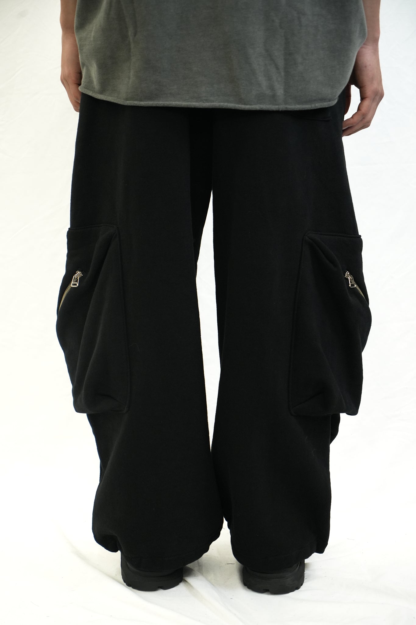 DRAWSTRING CARGO SWEATPANTS