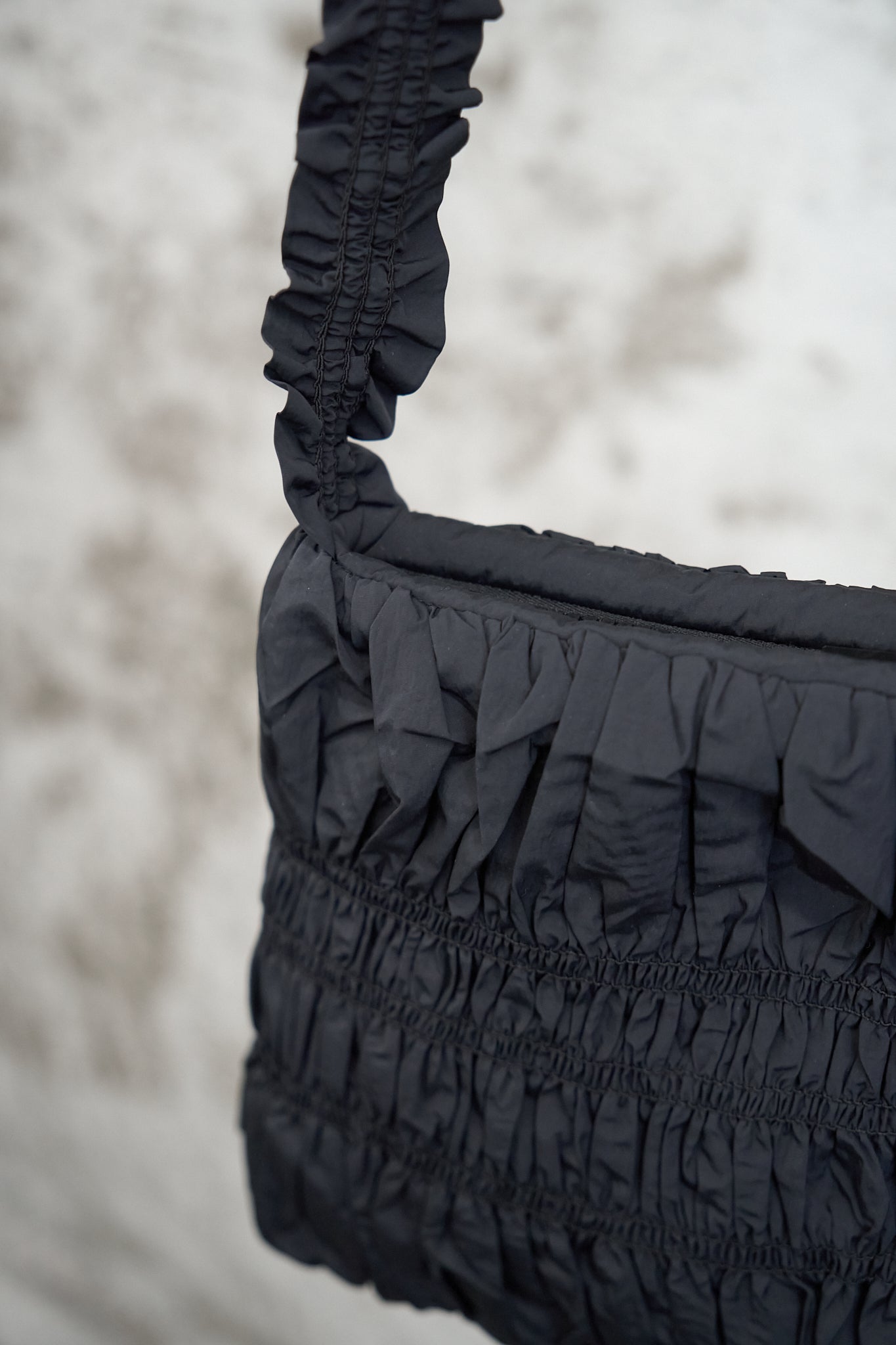 BLACK RUCHED CROSSBODY BAG