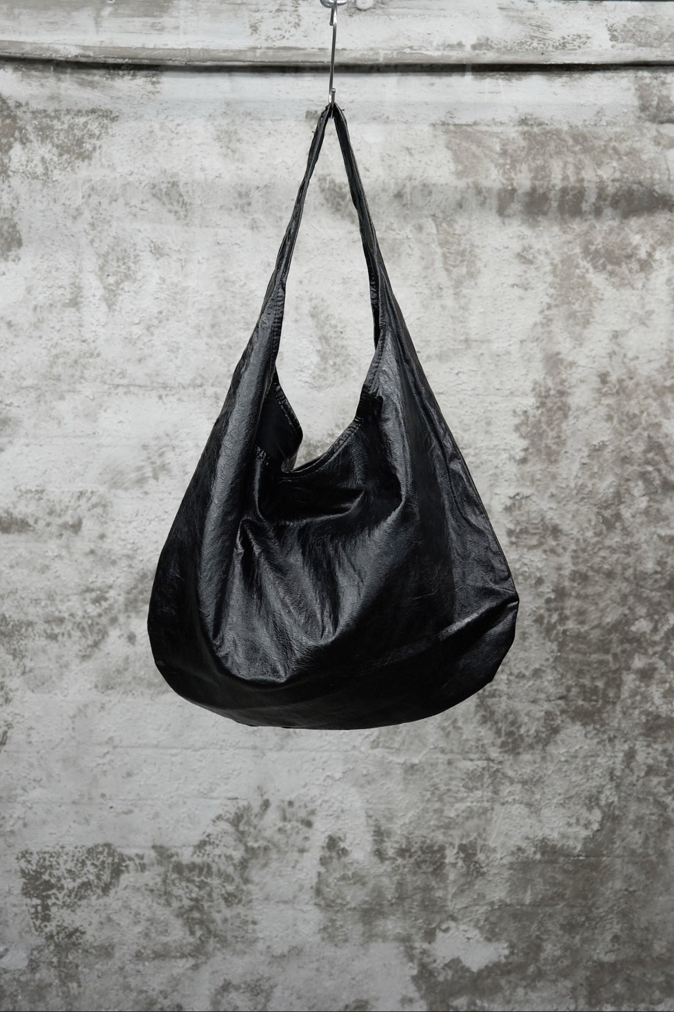 TRIANGLE SHOULDER BAG