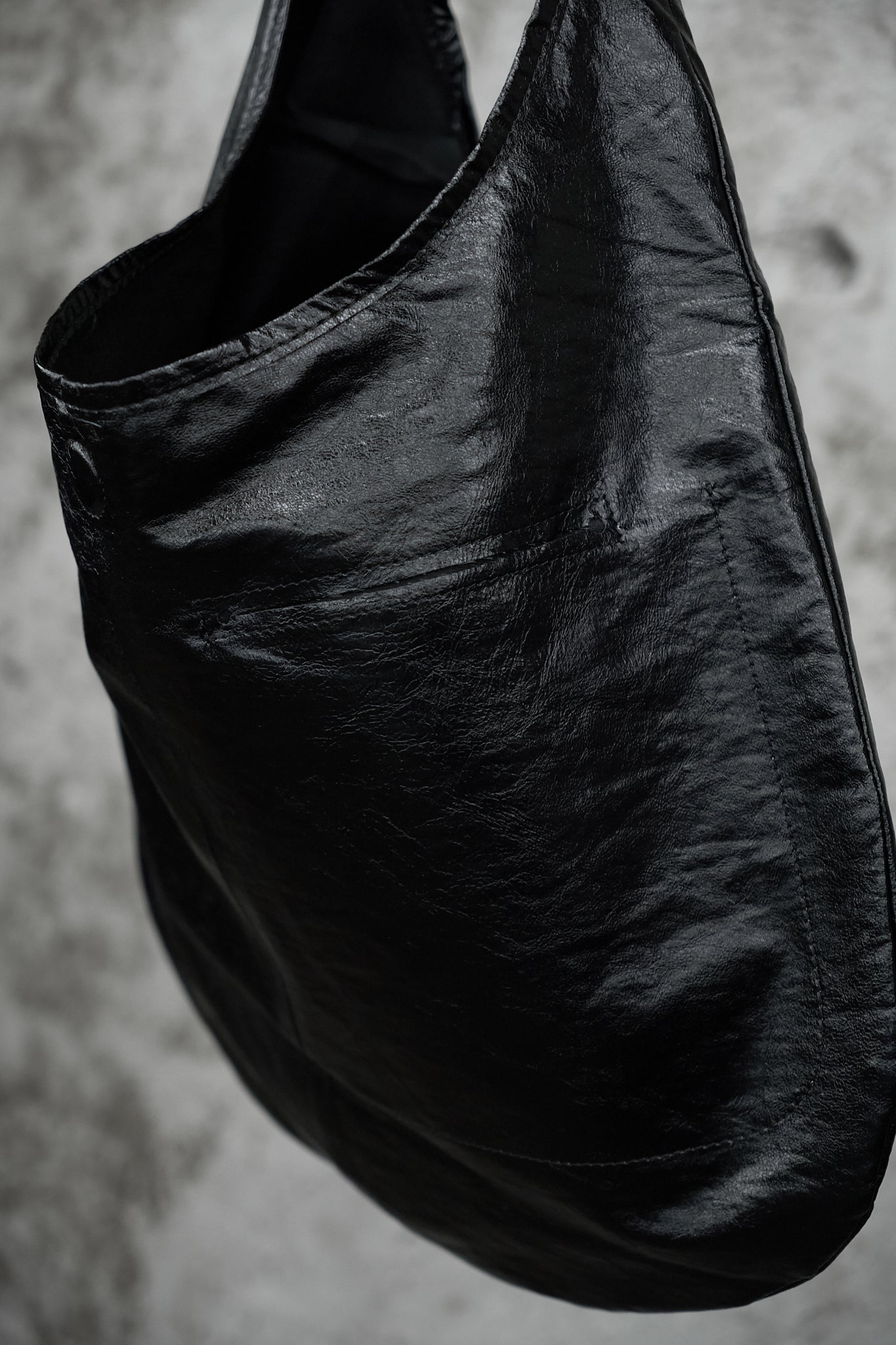 TRIANGLE SHOULDER BAG