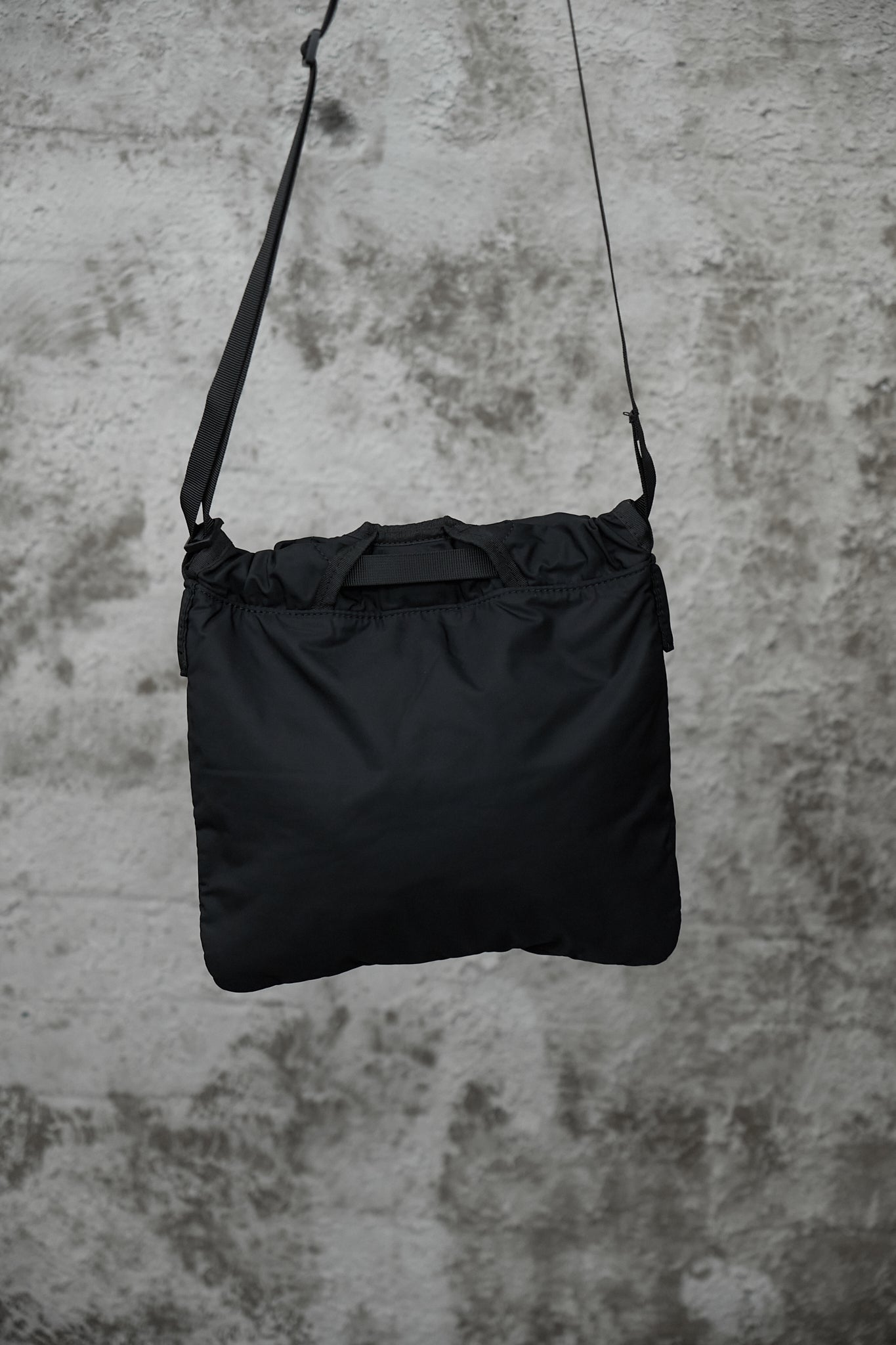 BLACK PADDED CROSSBODY BAG