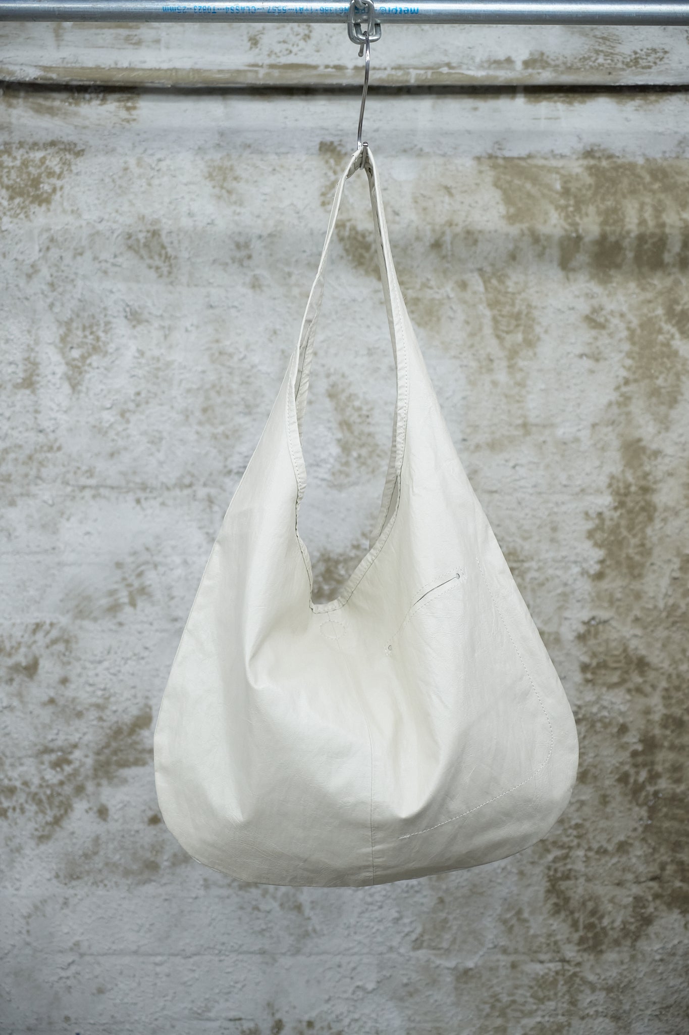 WHITE TRIANGLE SHOULDER BAG