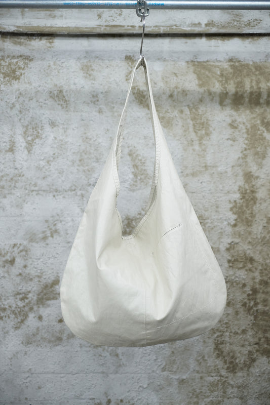 WHITE TRIANGLE SHOULDER BAG