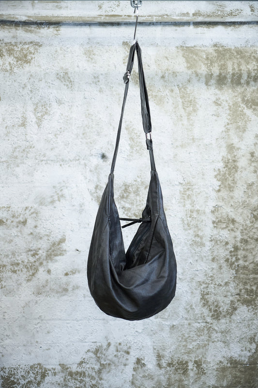 BLACK SLING HOBO BAG