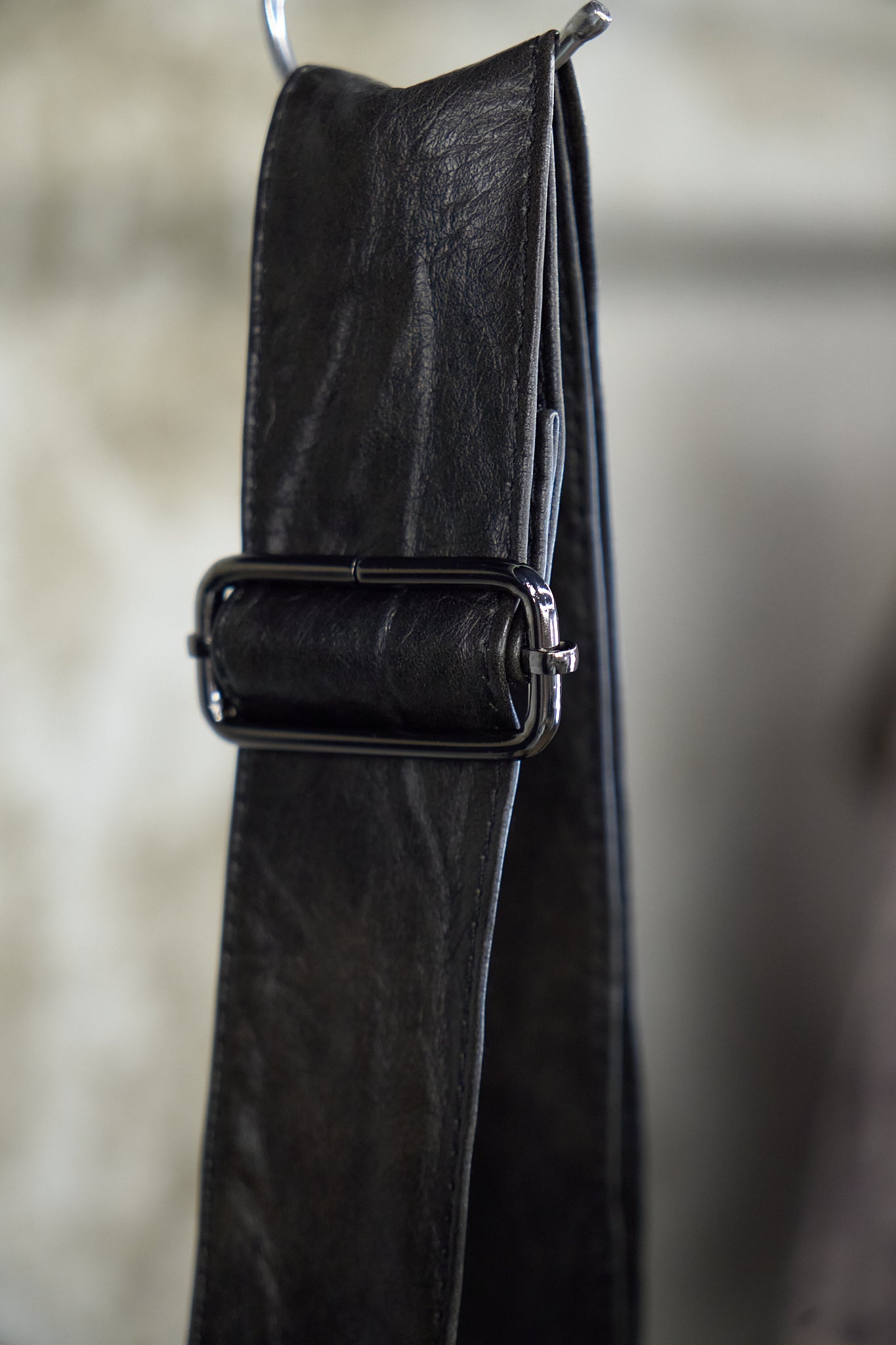 BLACK SLING HOBO BAG