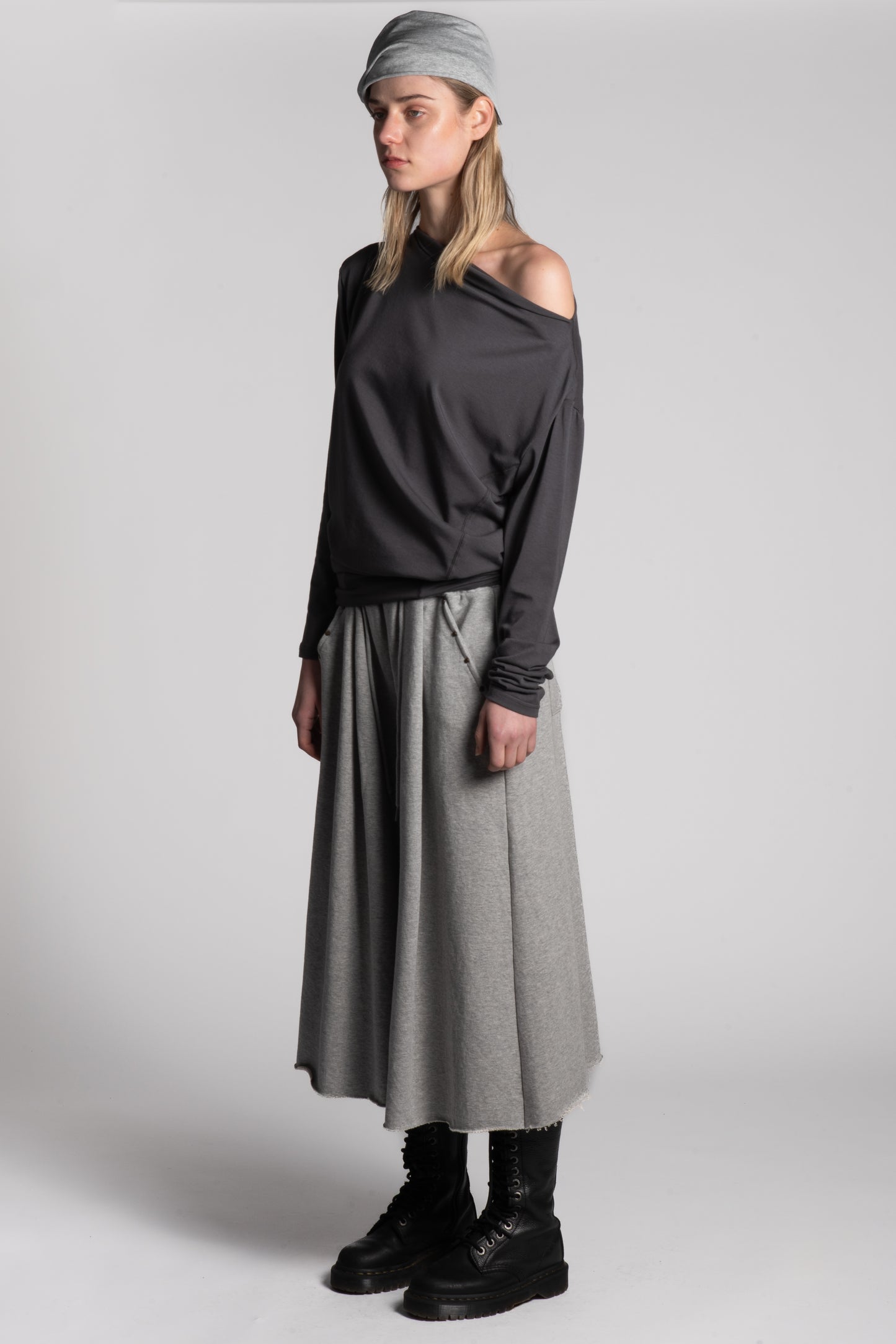 ONE SHOULDER GREY TOP