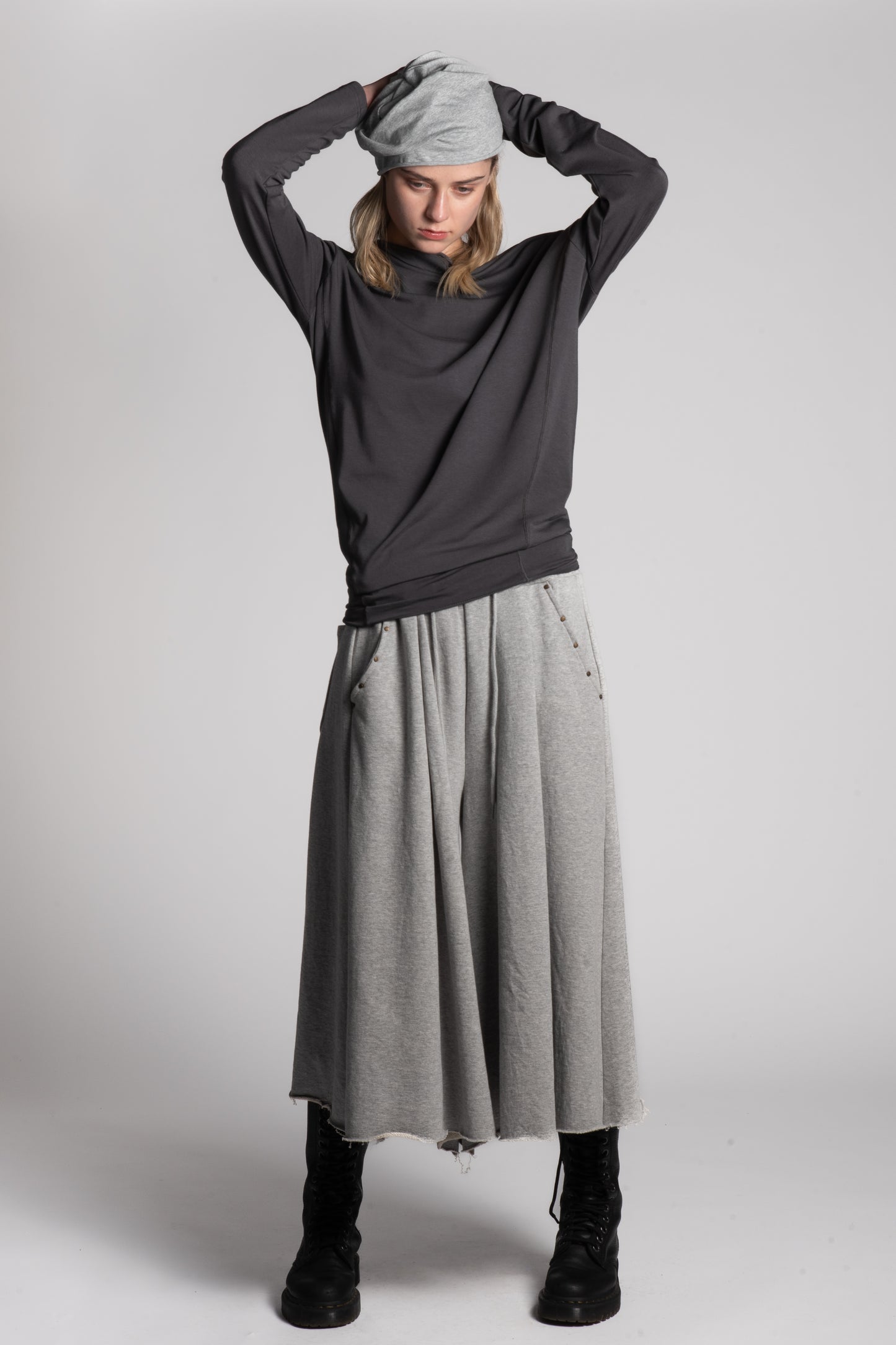 ONE SHOULDER GREY TOP