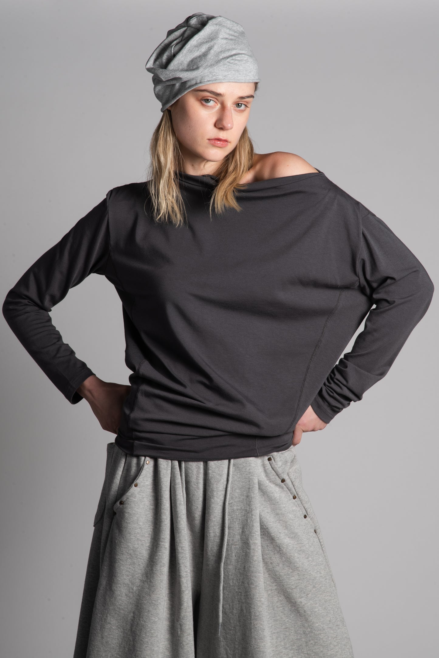 ONE SHOULDER GREY TOP