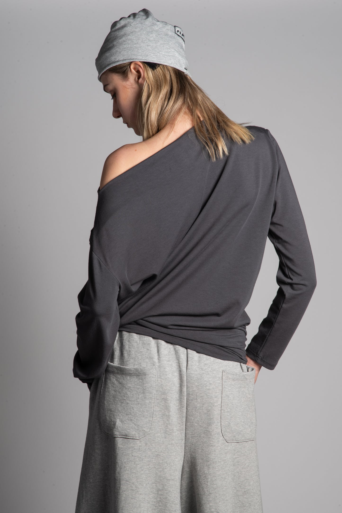 ONE SHOULDER GREY TOP